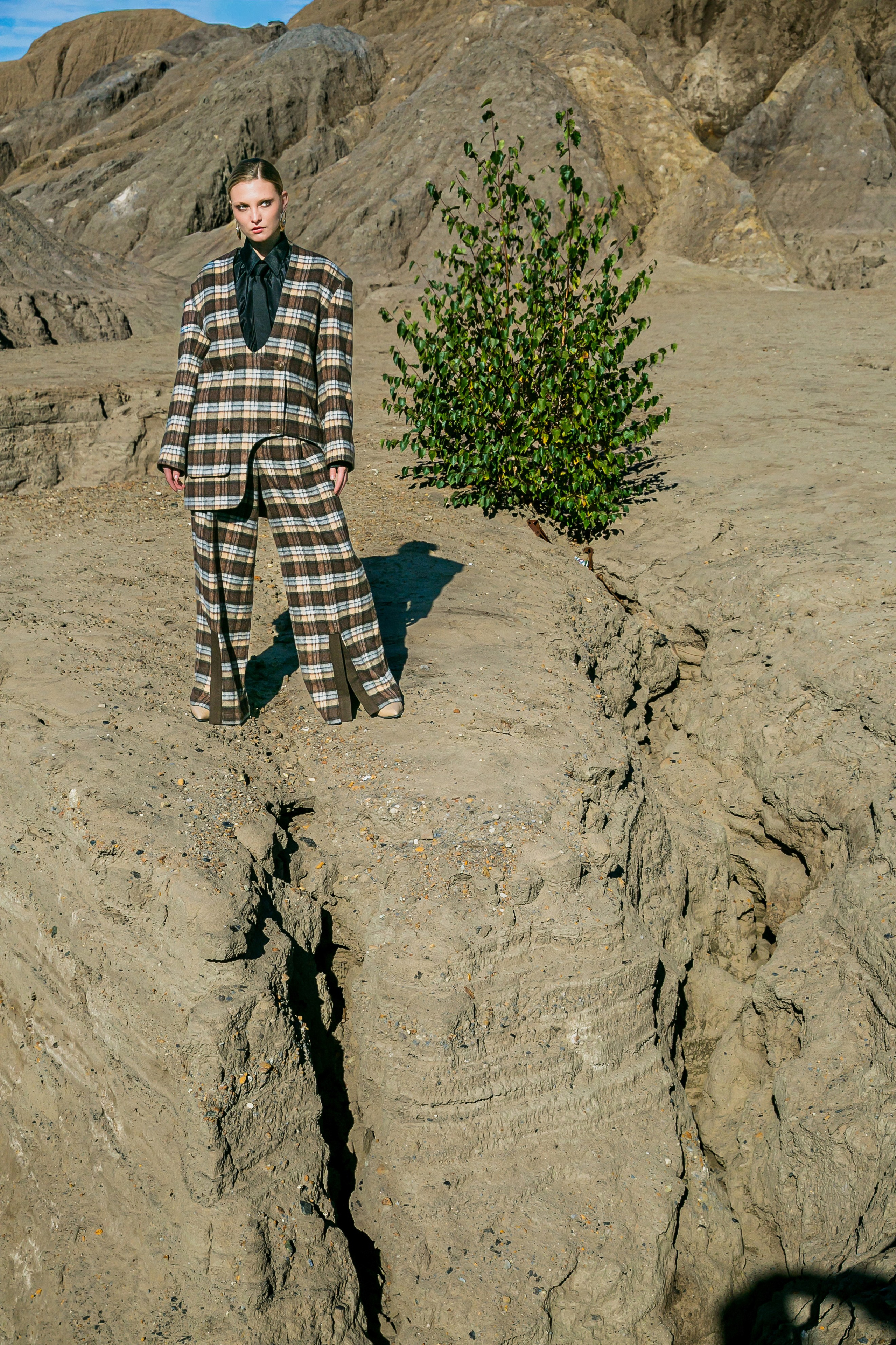 LOOKBOOK Autumn 2025 for AMUNESTIC. АННА ВЕРСО / ANNA VERSO | Визуальный художник / Visual artist