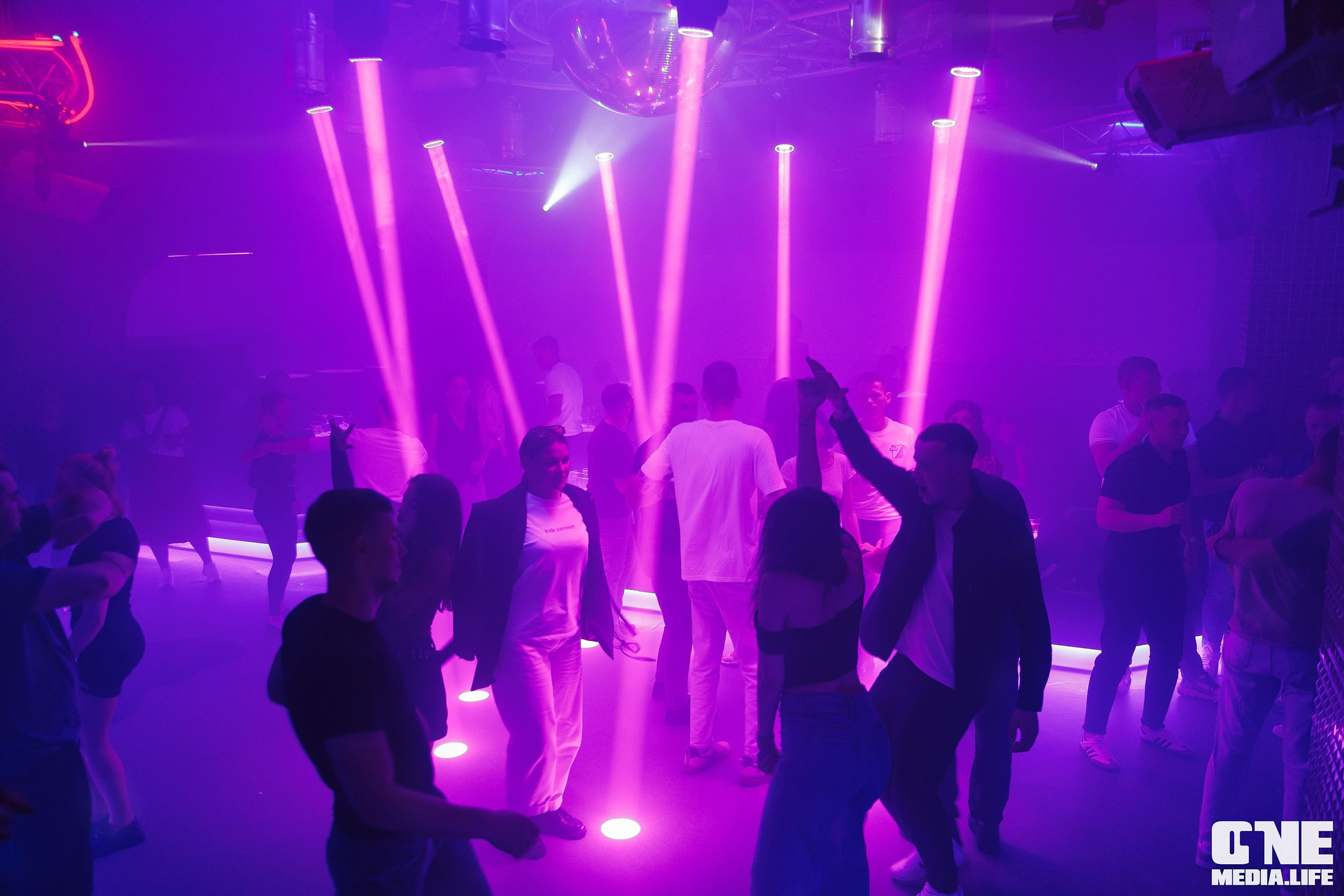 Фоторепортаж из караоке-клуба Эйфория. One Media Life: фоторепортажи, фотоотчеты с мероприятий и заведений