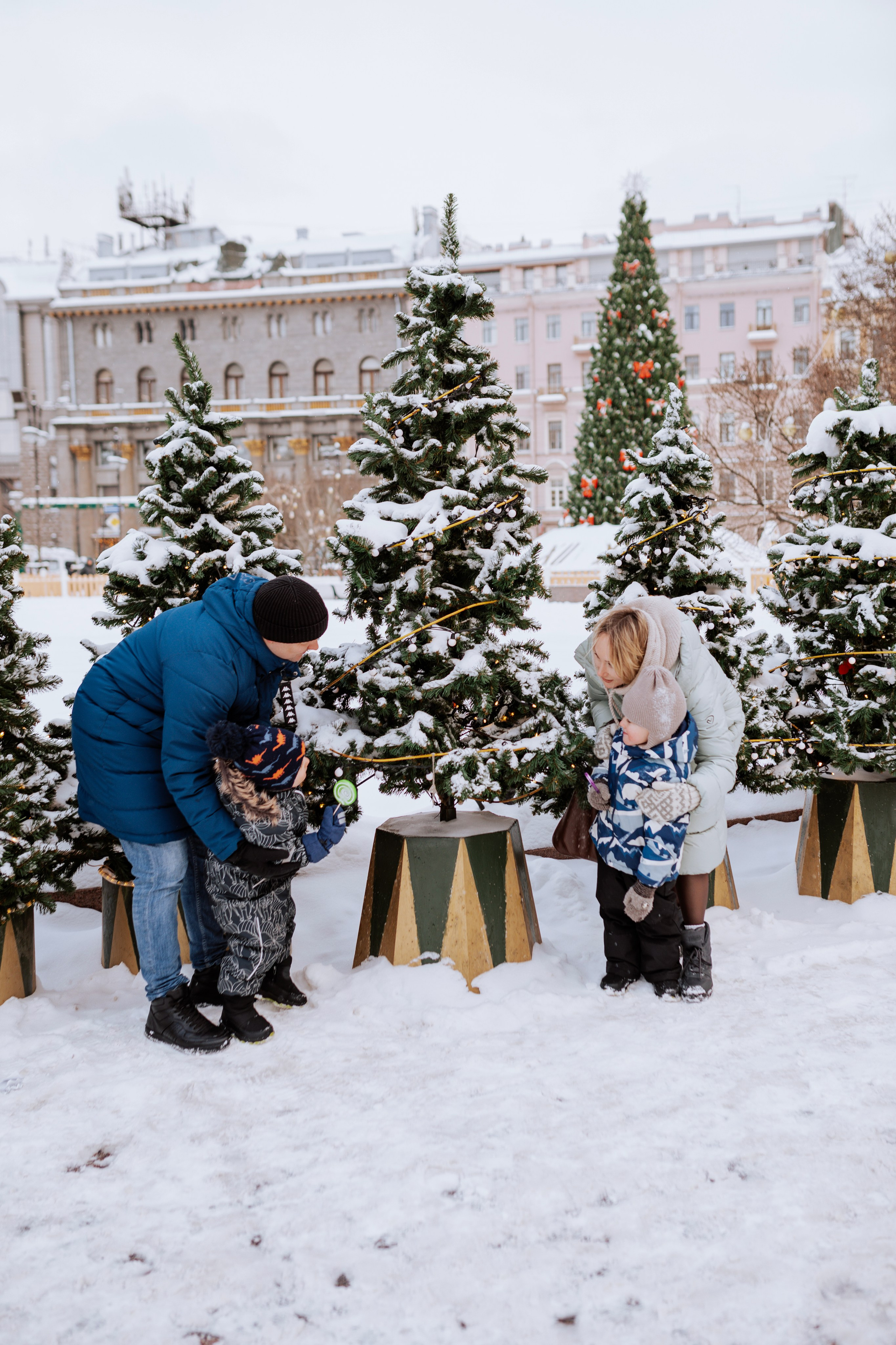 Семейная, Манежная площадь