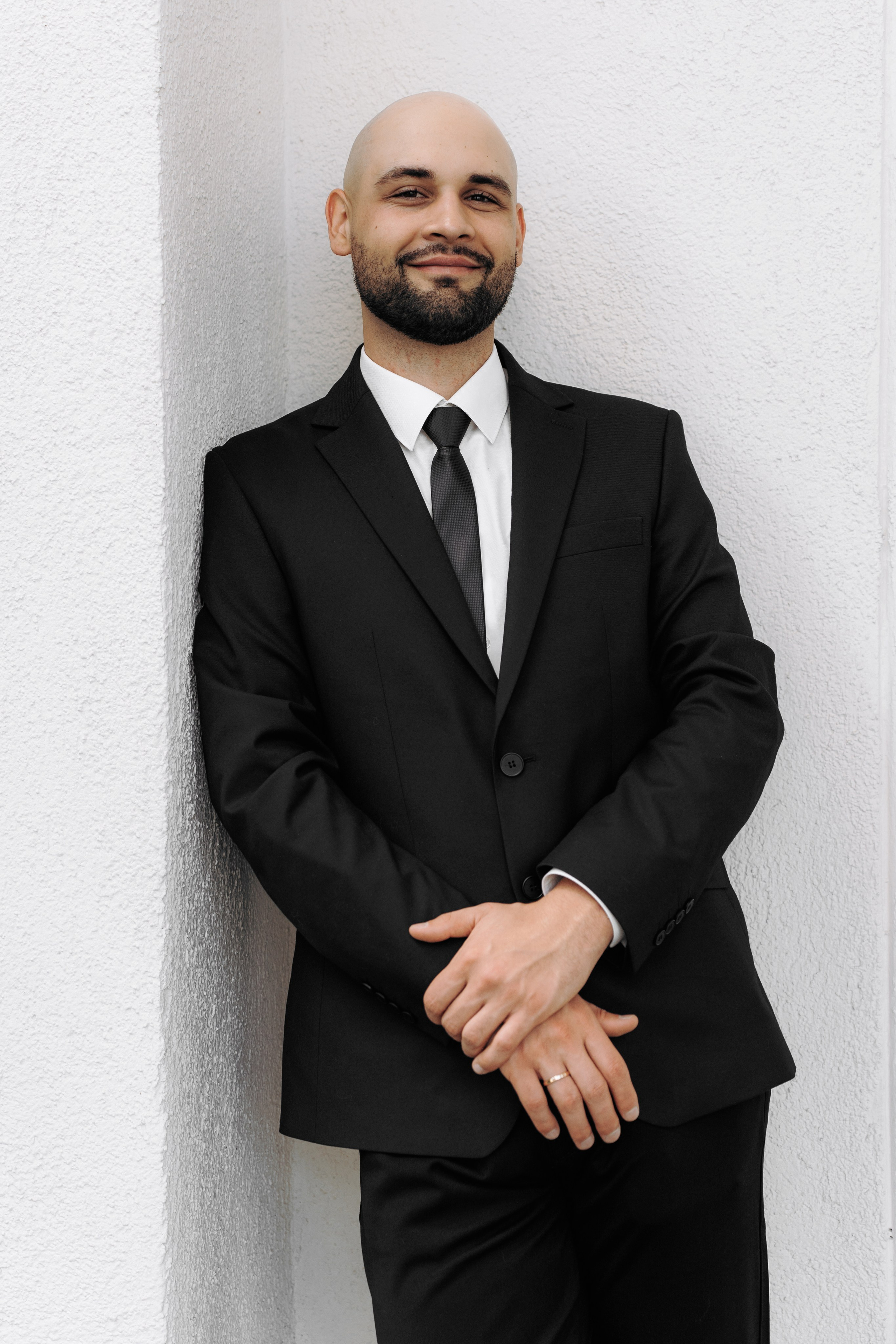 Любовь на фоне старого аэропорта. Ваш семейный фотограф в Минске — Вика Трегубова