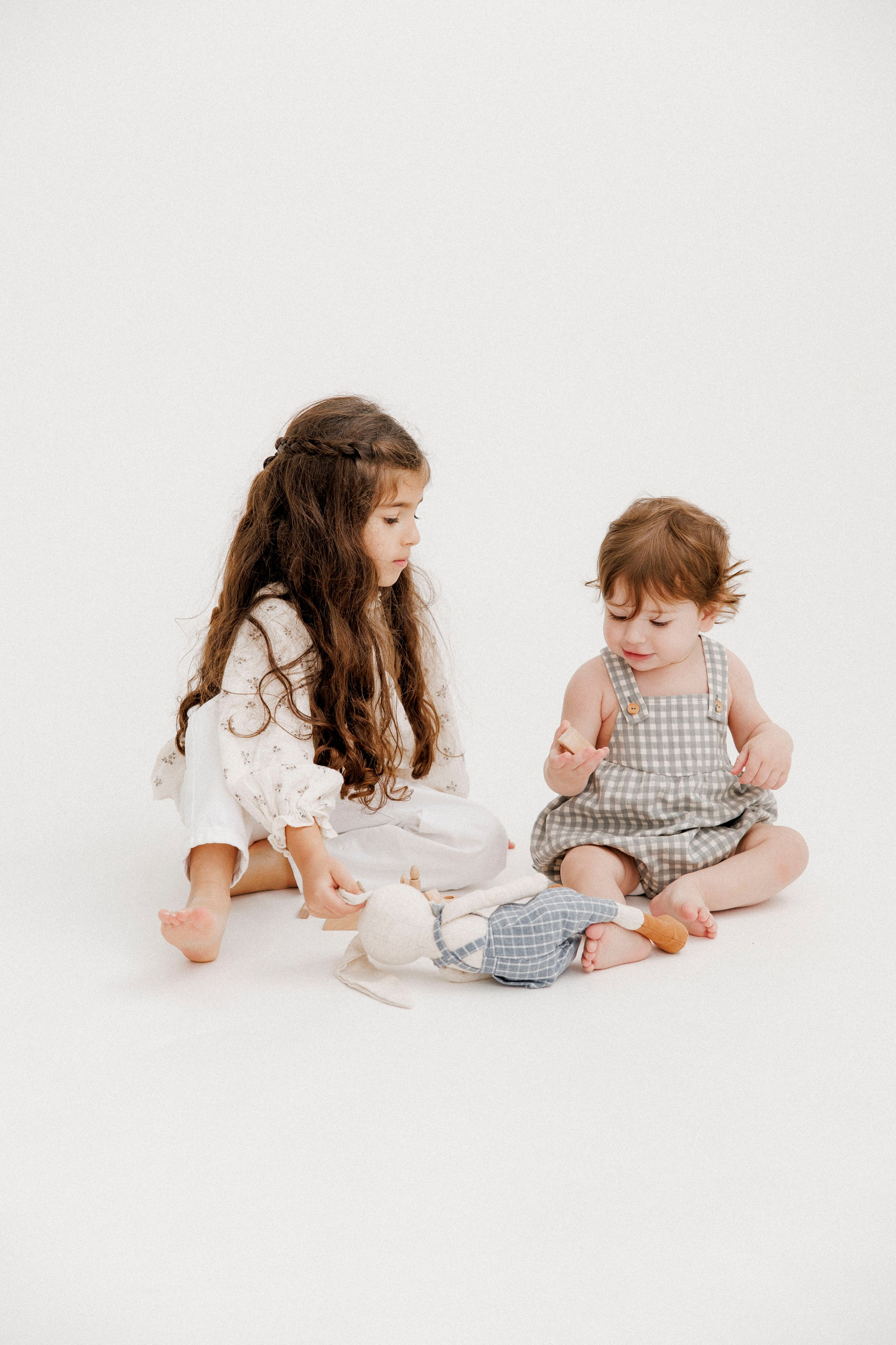 One year inside the White studio. Wedding and family photographer