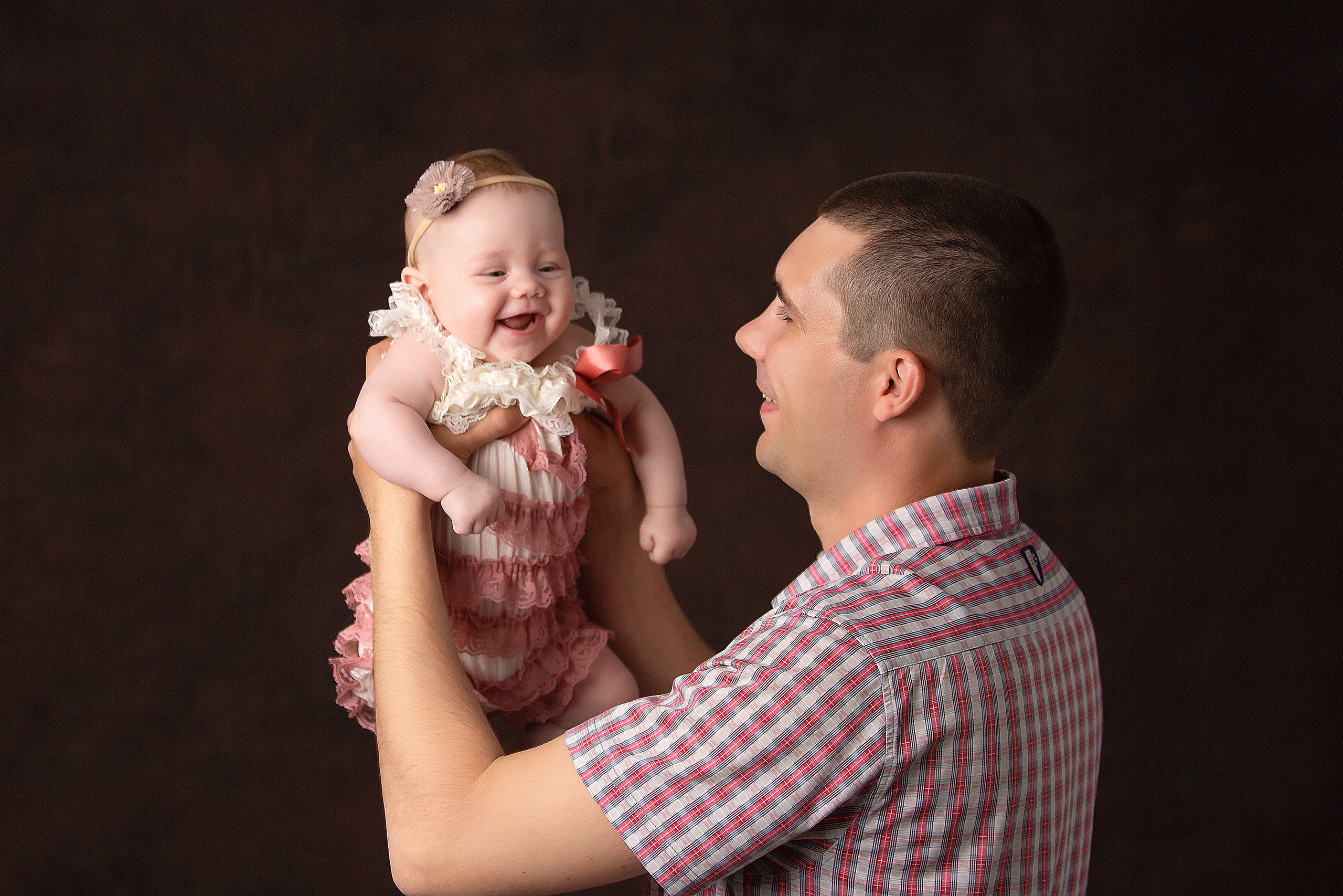 фотосессия малыши до года малышка с папой