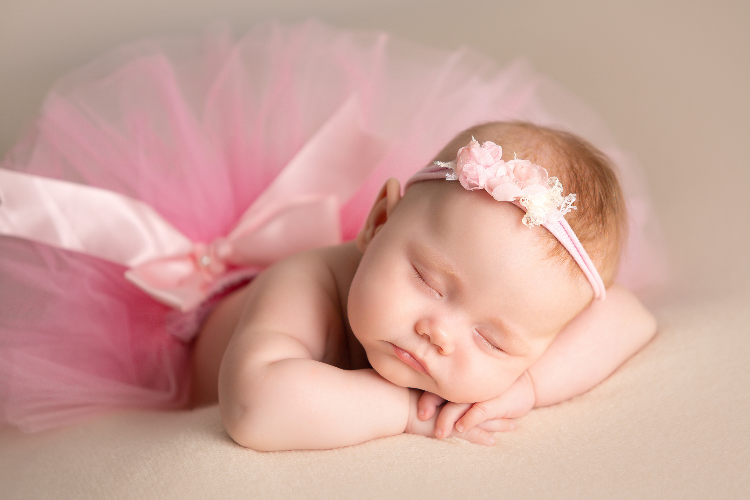 фотосессия малыши до года портрет девочки в юбке пачке