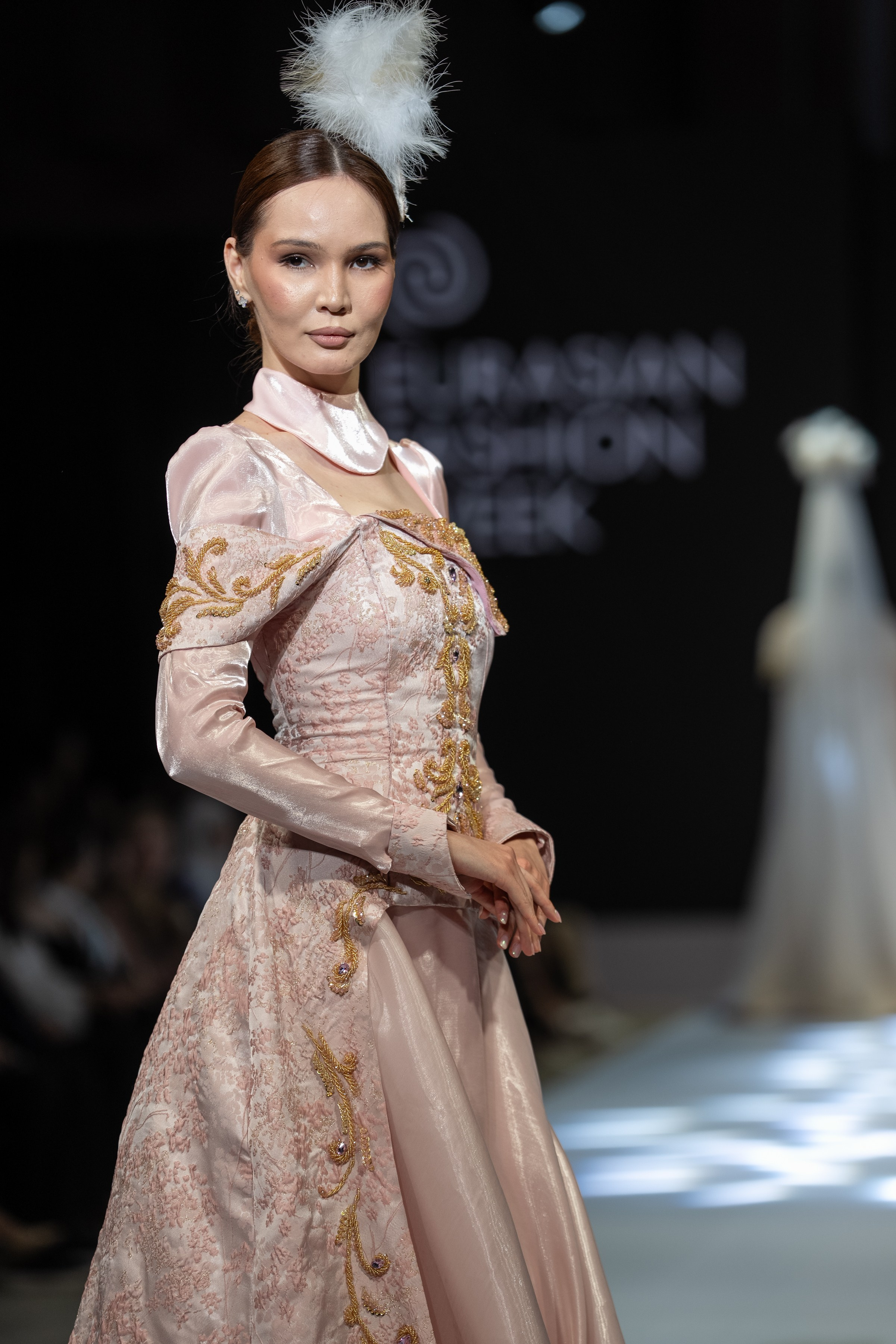 EURASIAN FASHION WEEK Innes. Сайт Алматинского НЮ АРТ, будуар и фэшн фотографа Дениса Карпенко