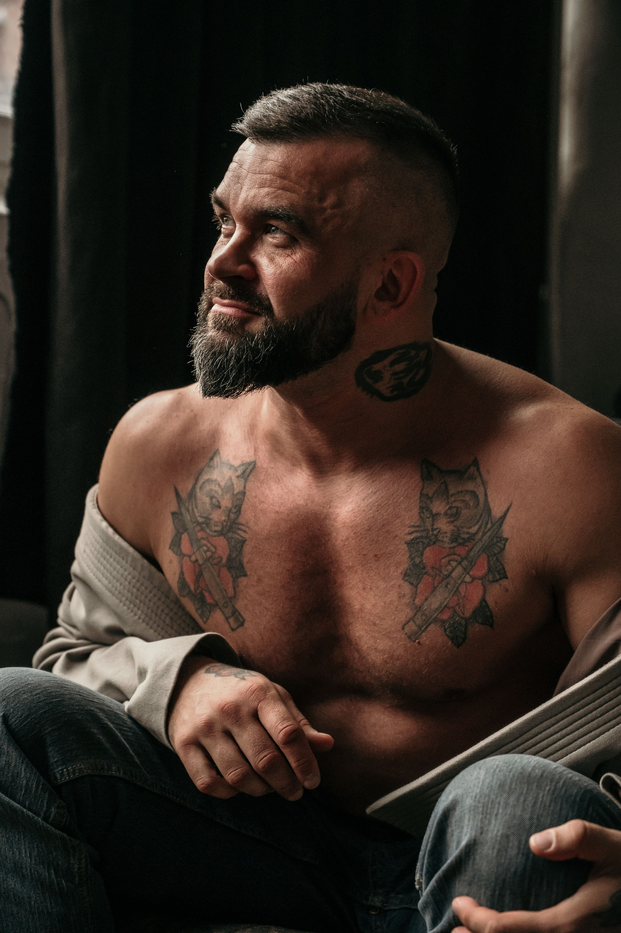 Мужской фотограф. Профессиональный фотограф беременности в СПБ. Стильные фотосессии беременности в стиле минимализм и классическая фотография