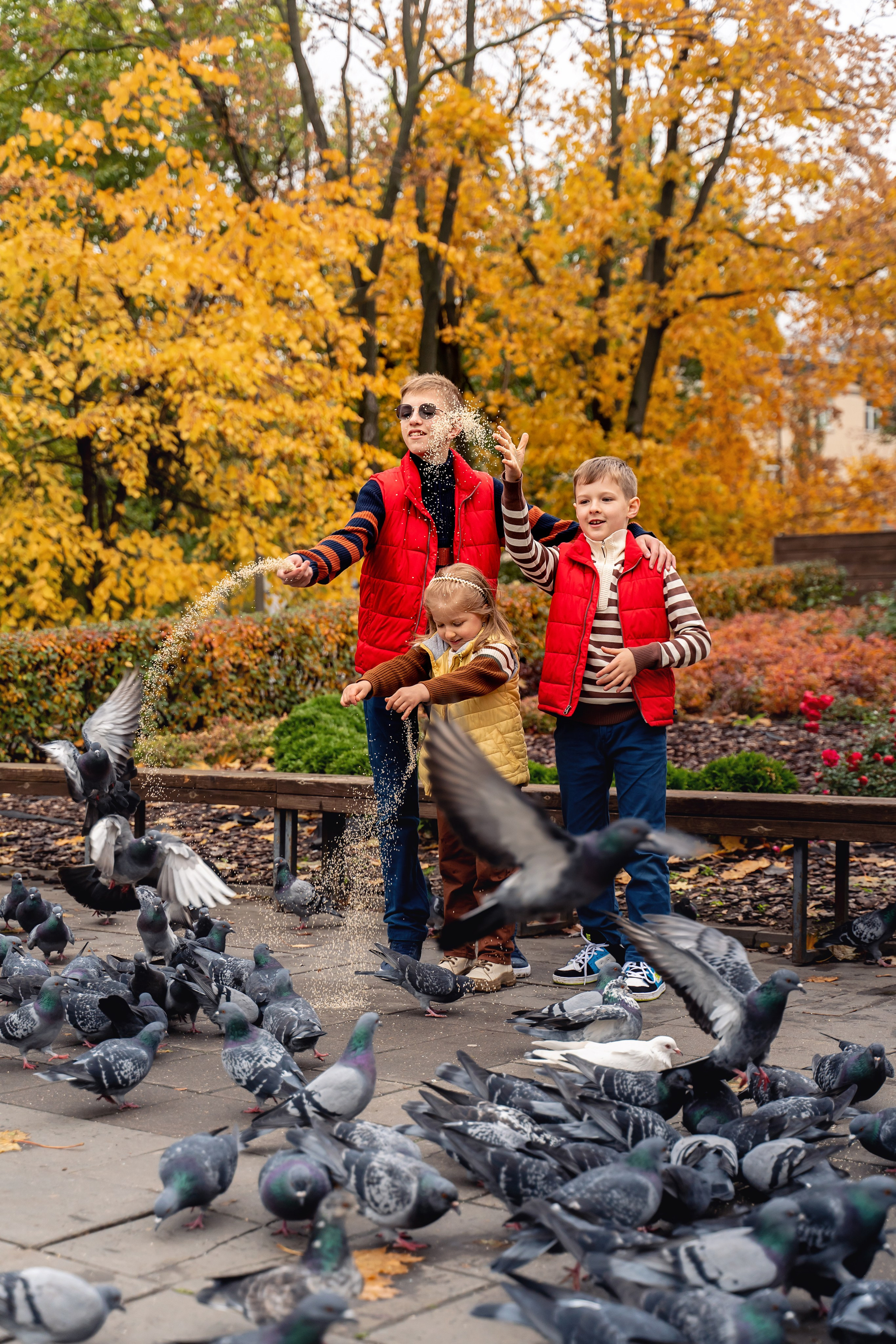 Семейная осенняя фотосессия в парке Красногвардейские пруды. Фотограф \ Видеограф на Крещение, Венчание Москва| Семейные съемки