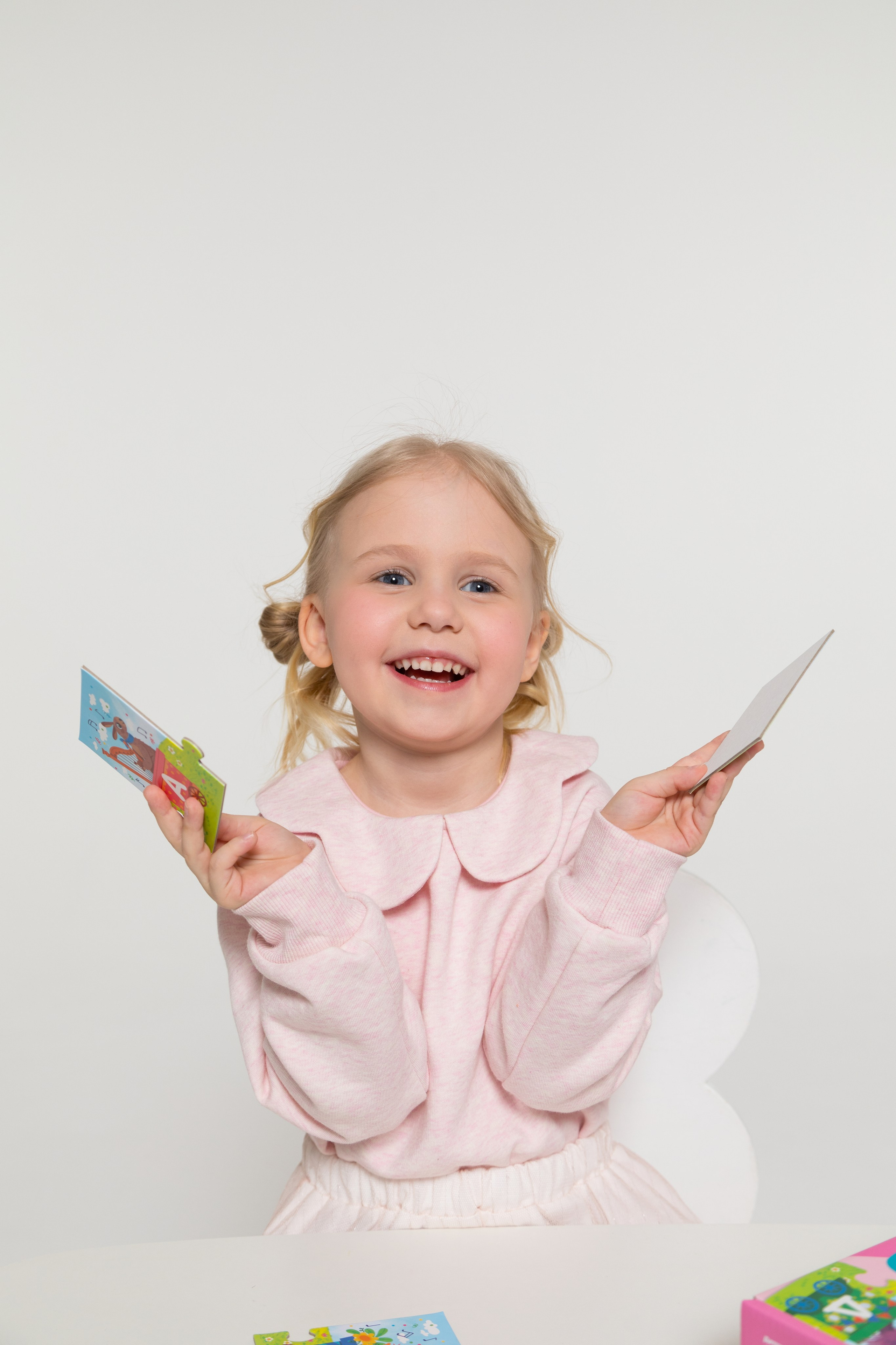 Имиджевая и каталожная съёмка для бренда детских пазлов. Детский и контент фотограф Надя Волкова Санкт-Петербург