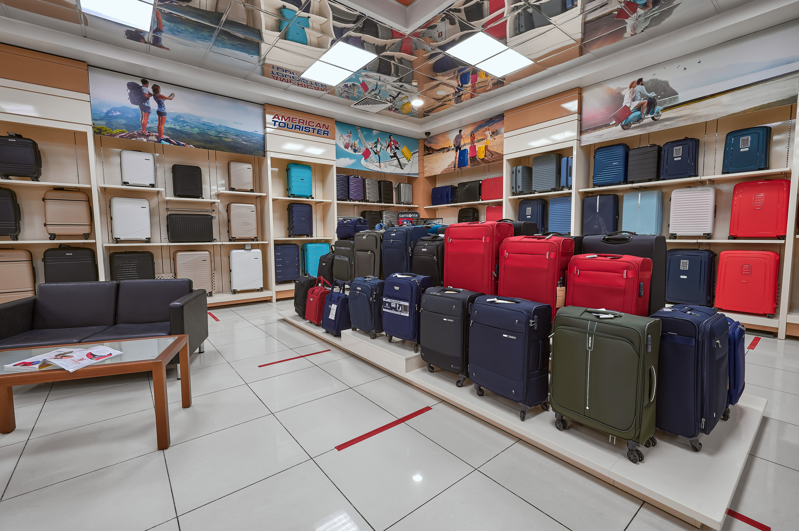 Портфолио по интерьерной и экстерьерной фотосъёмки: Мир Сумок — Правый берег. Фотограф Яковлев Роман — Красноярск