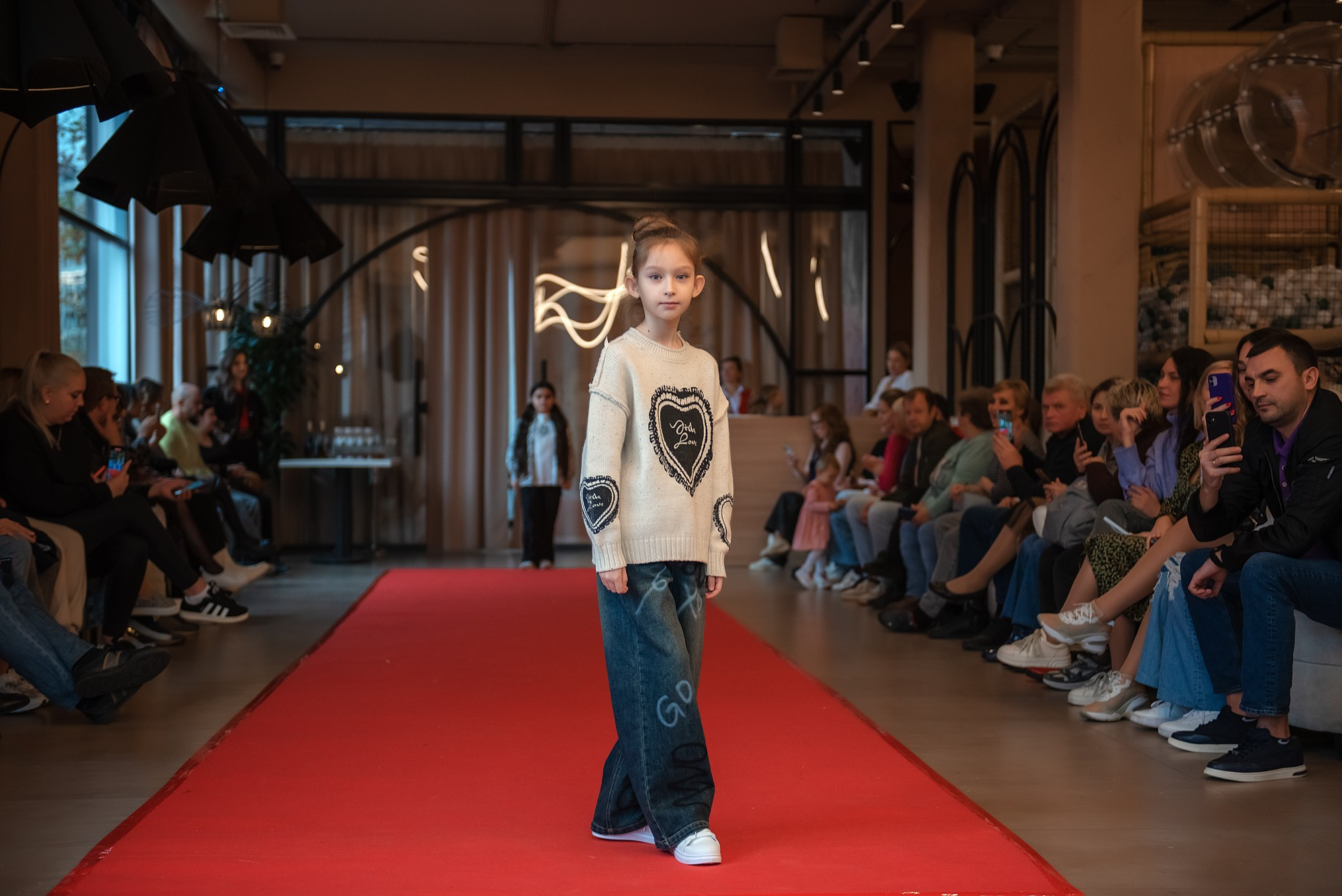 HAPPYkids дефиле в день мамы. Семейный и коммерческий фотограф в Сочи Александр Бодунов