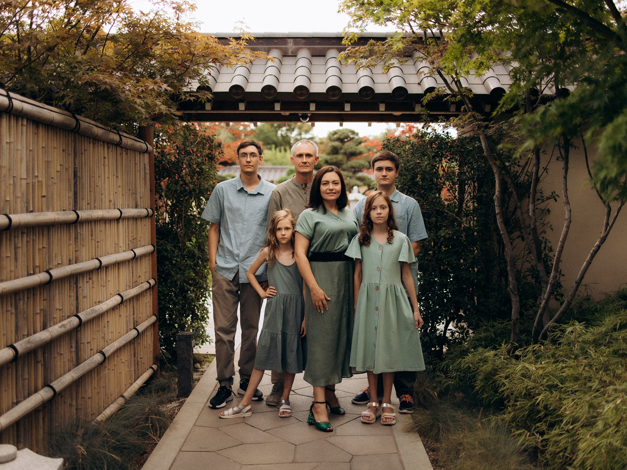 Семья в японском саду. Семейный фотограф в Краснодаре Храмова Анна