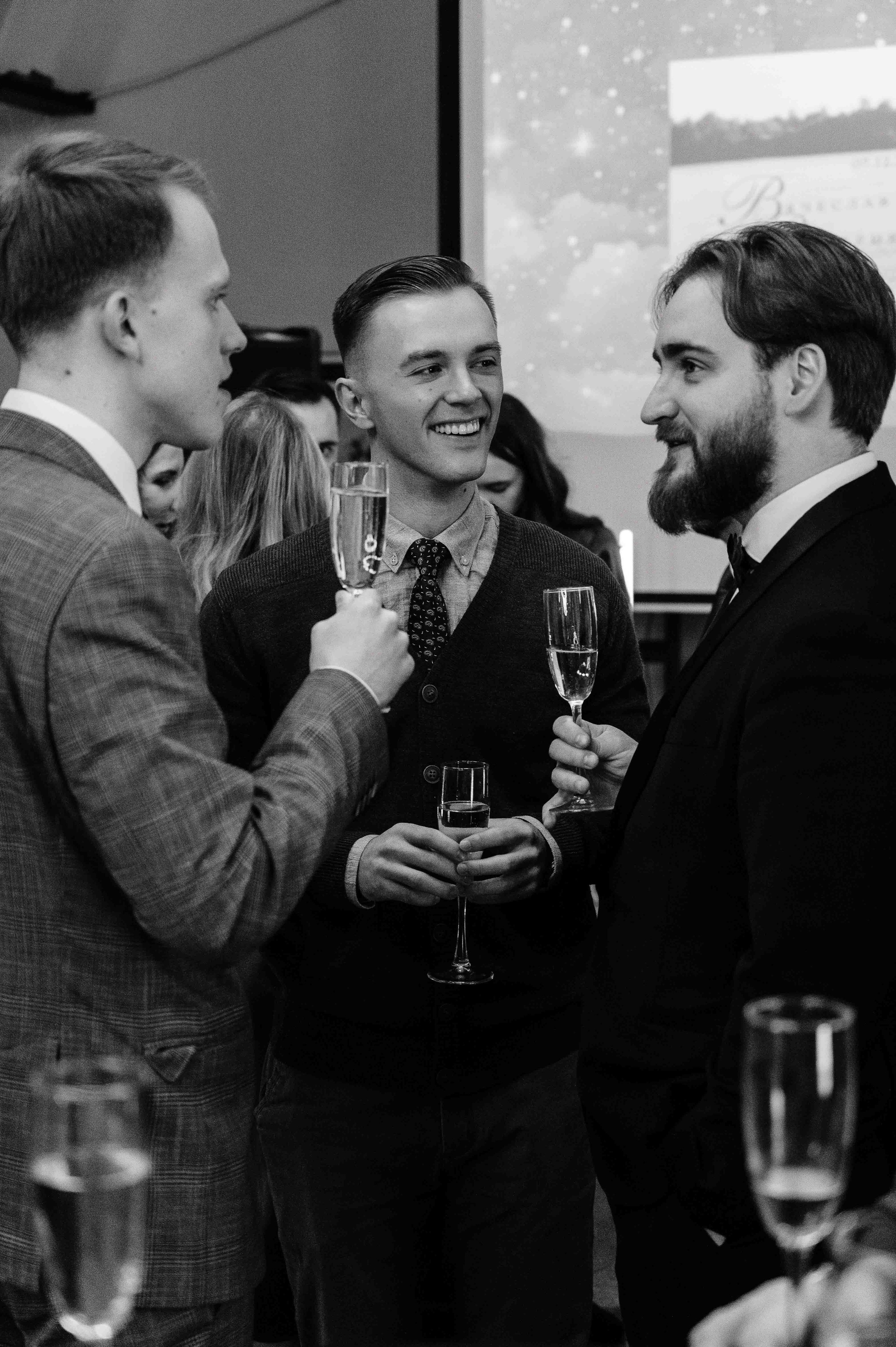 Утро невесты в гостинице. Свадебный и семейный фотограф в Котласе Никита Попов