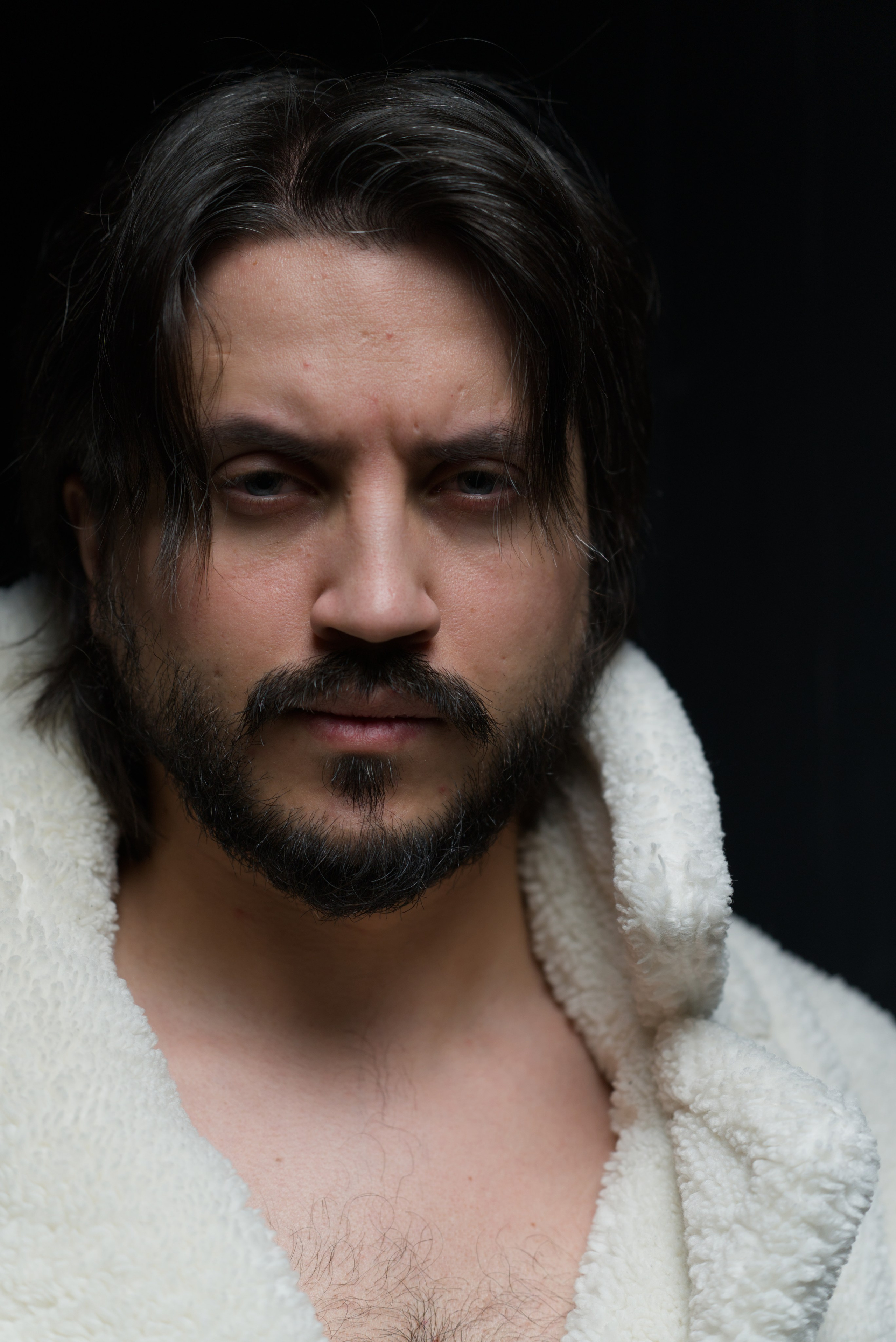 Мужской портрет в белой шубе. Мир глазами Саши Д