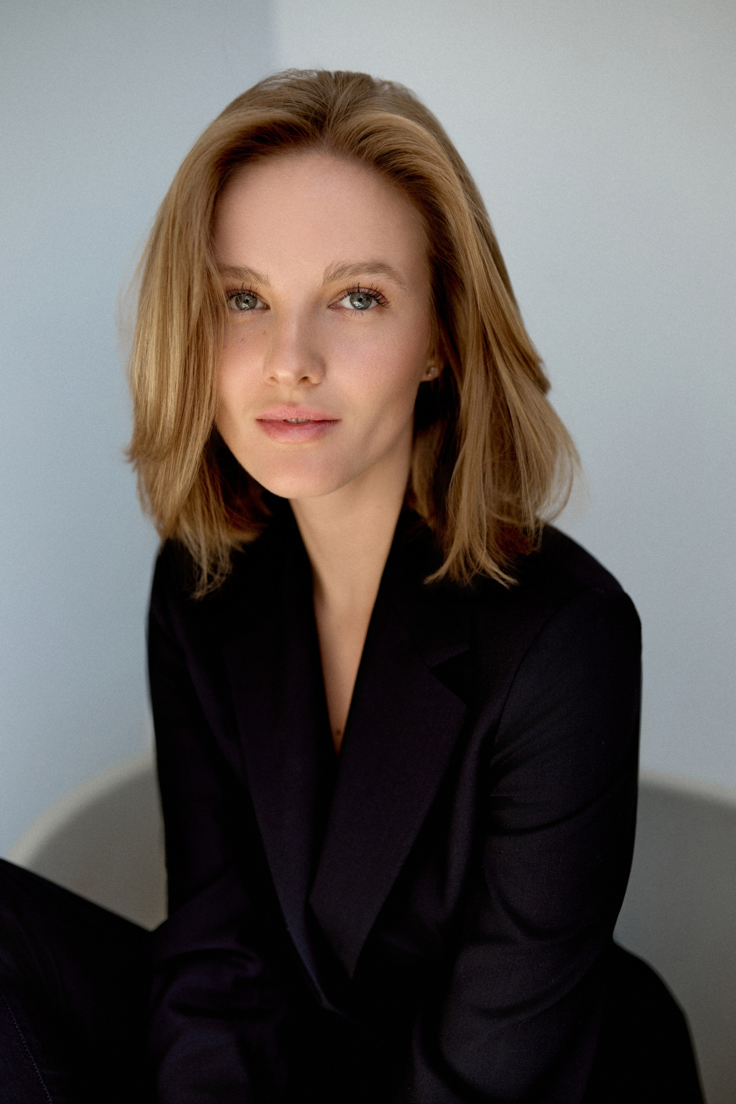 Фотосессия в минималистичном интерьере. Сестры Карабаза. Фотографы и ретушеры в Москве и Санкт-Петербурге