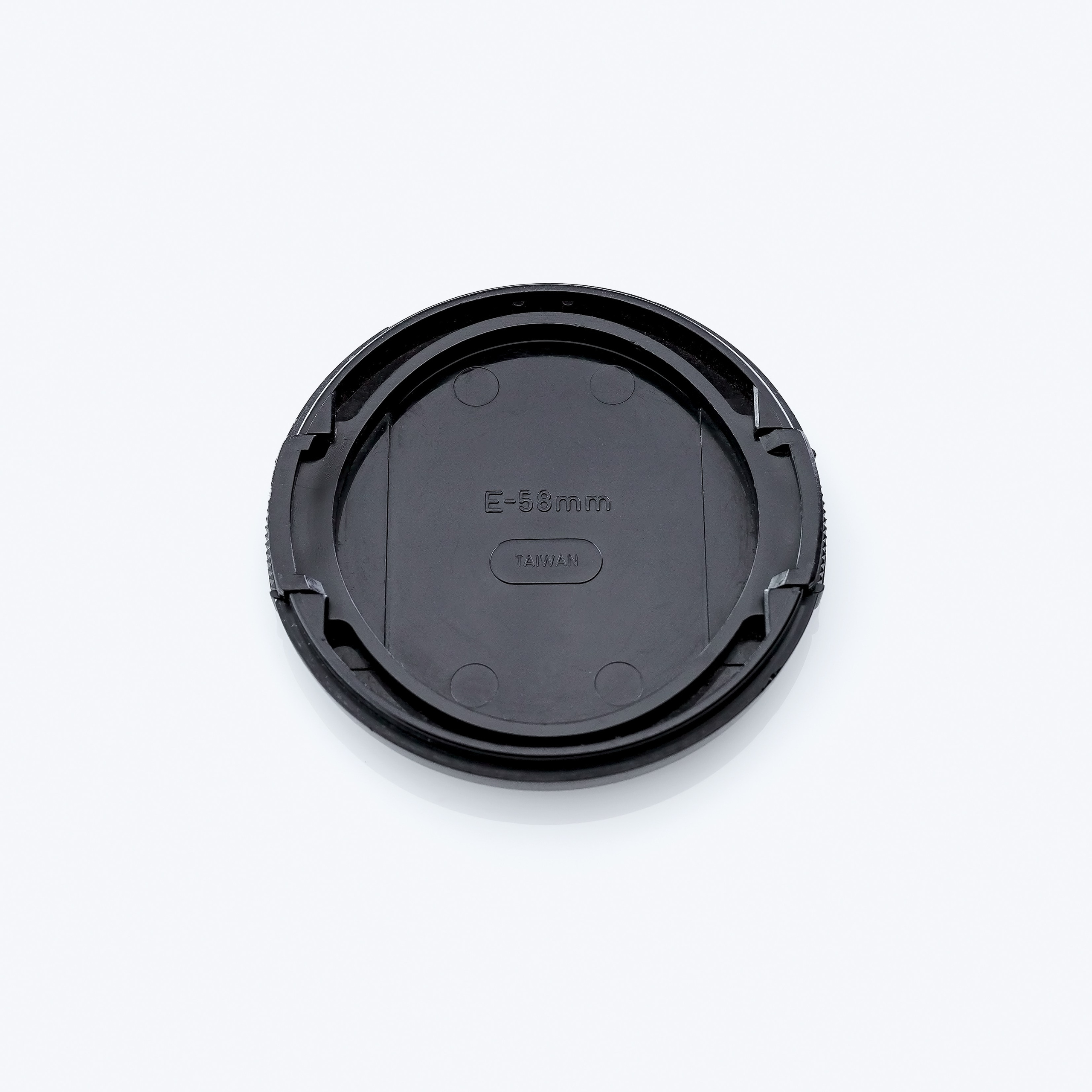 Белый фон аксессуары фототехники. Предметный фотограф в Новороссийске Migel Podsolnuh