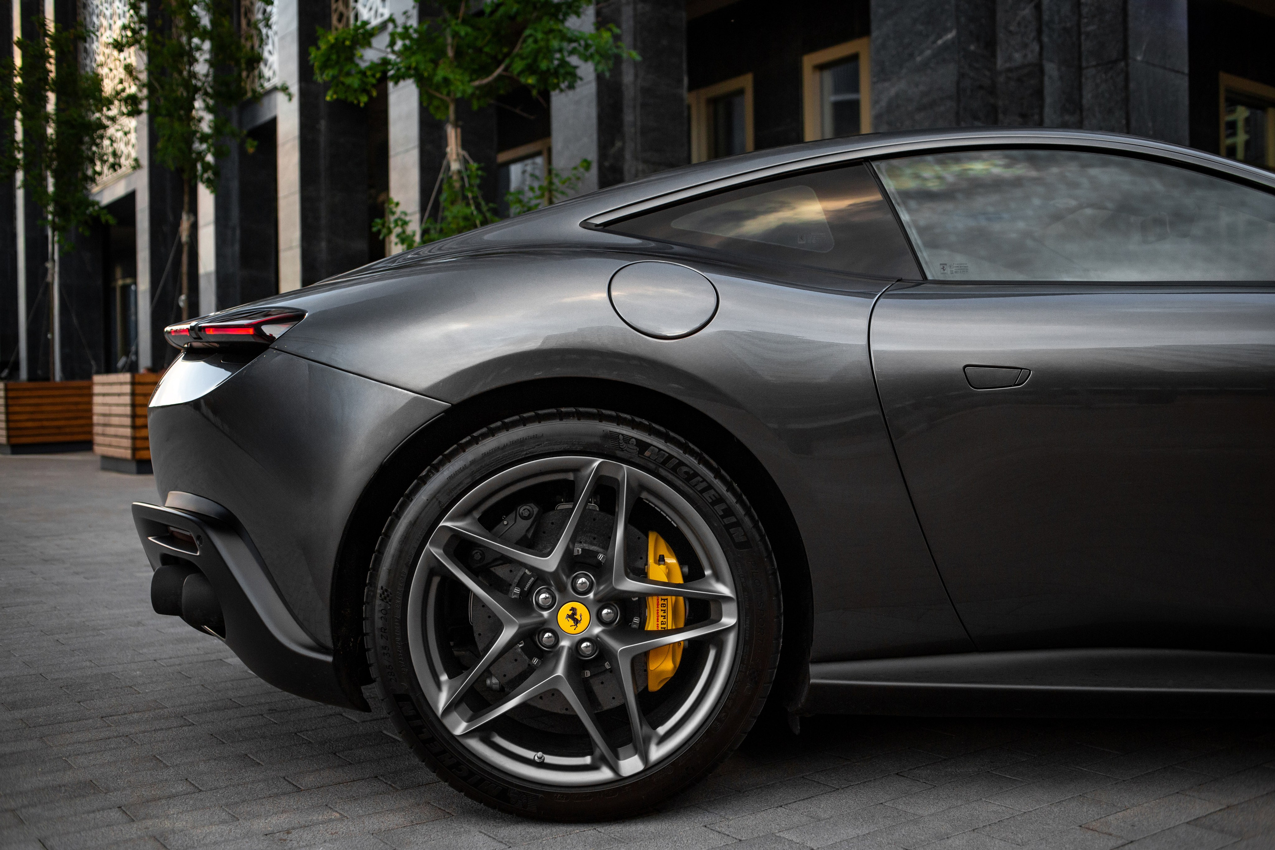 Ferrari Roma. Автомобильный фотограф в Москве Андрей Емельянов