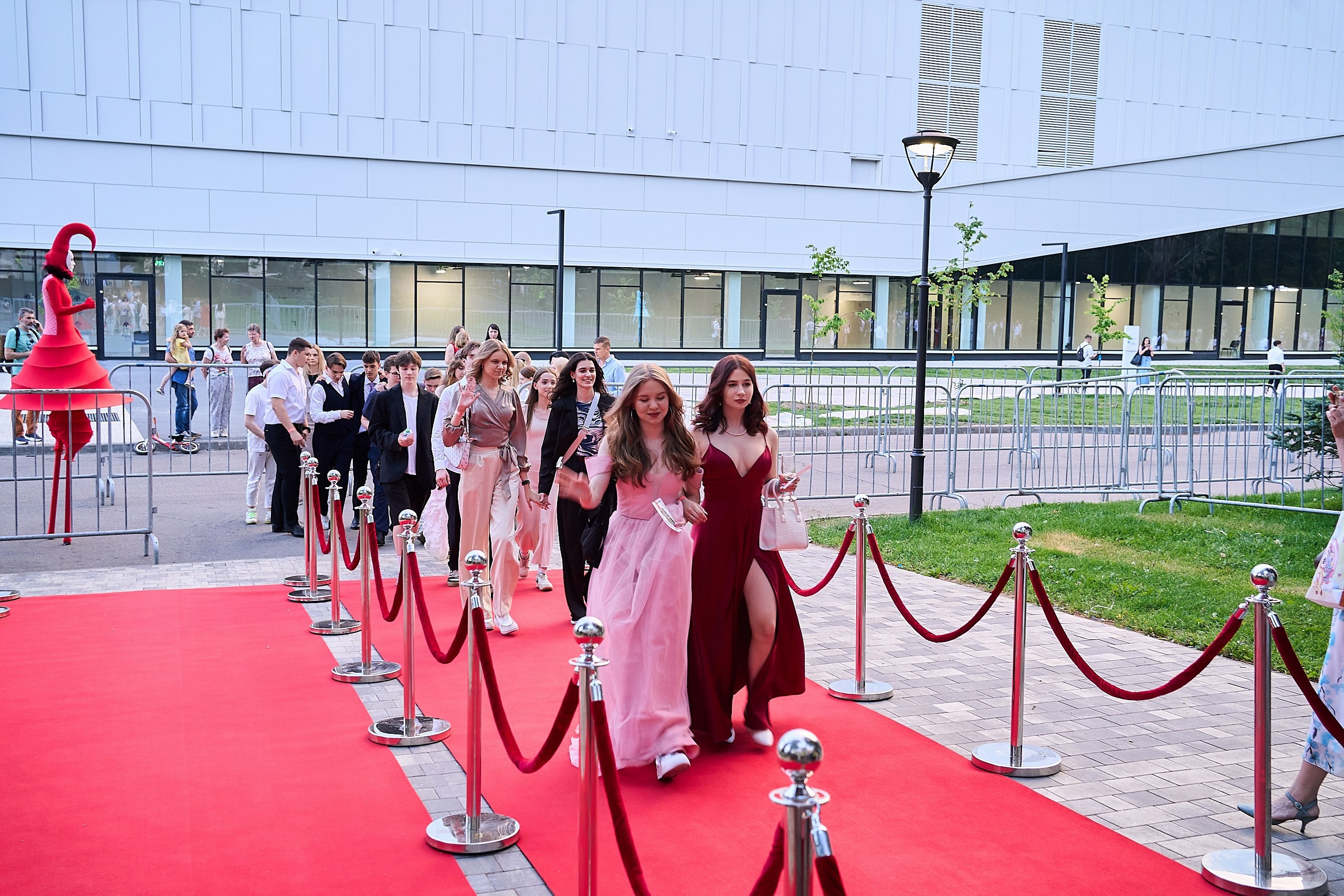 Выпускной 2024 концертный зал Академия ВТБ. Фотограф и Видеограф в Москве. Олег Корушев