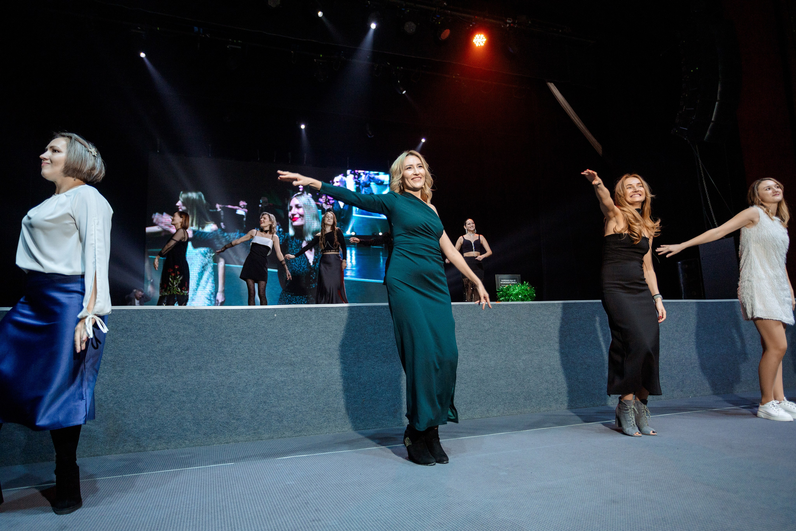 РЕПОРТАЖ: НОВЫЙ ГОД В ДК МЕТАЛЛУРГ. Профессиональный фотограф в Ижевске Леша Петров