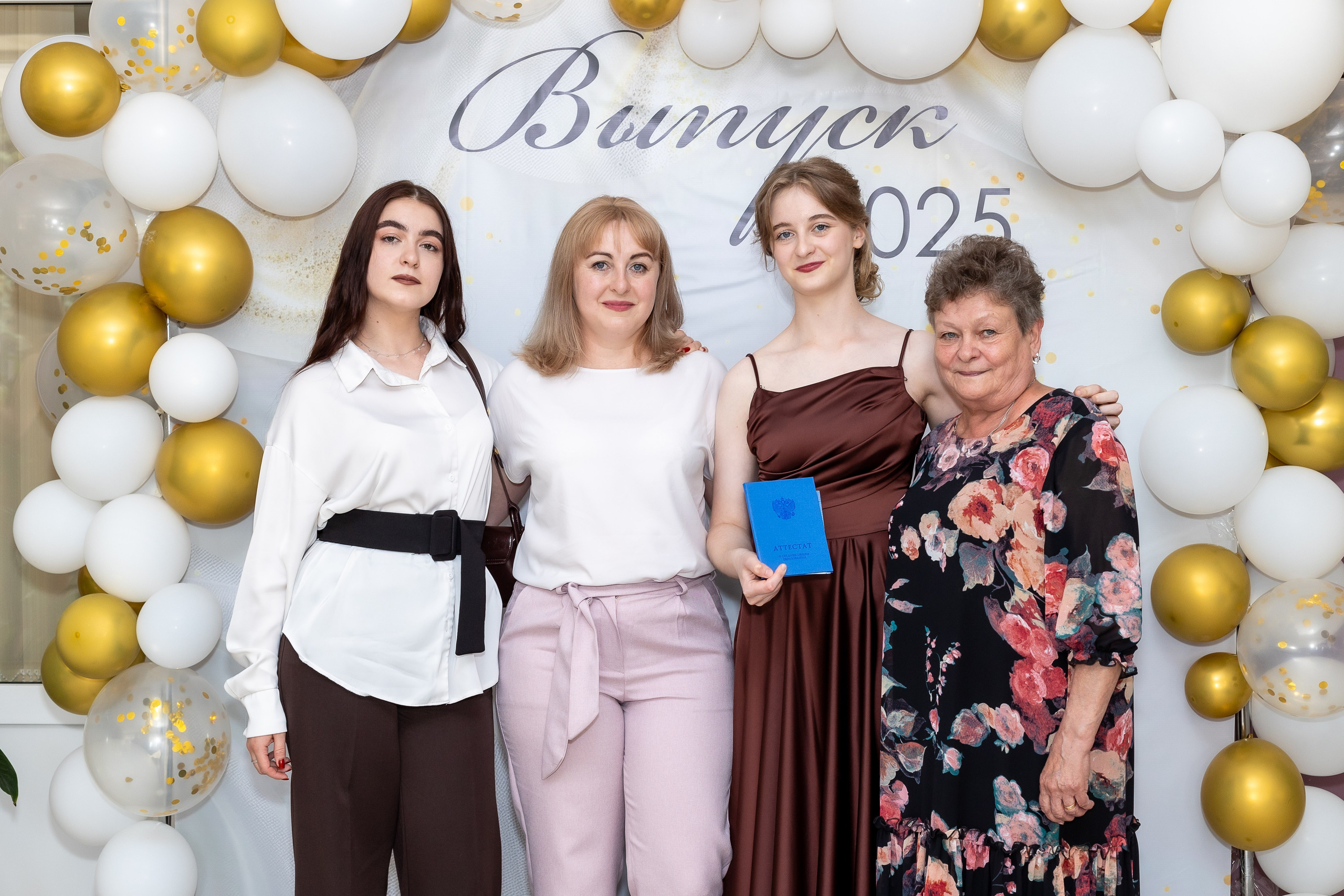 Вручение аттестата 2025. Выпускные альбомы Майкоп, Краснодар Елена Золотарева