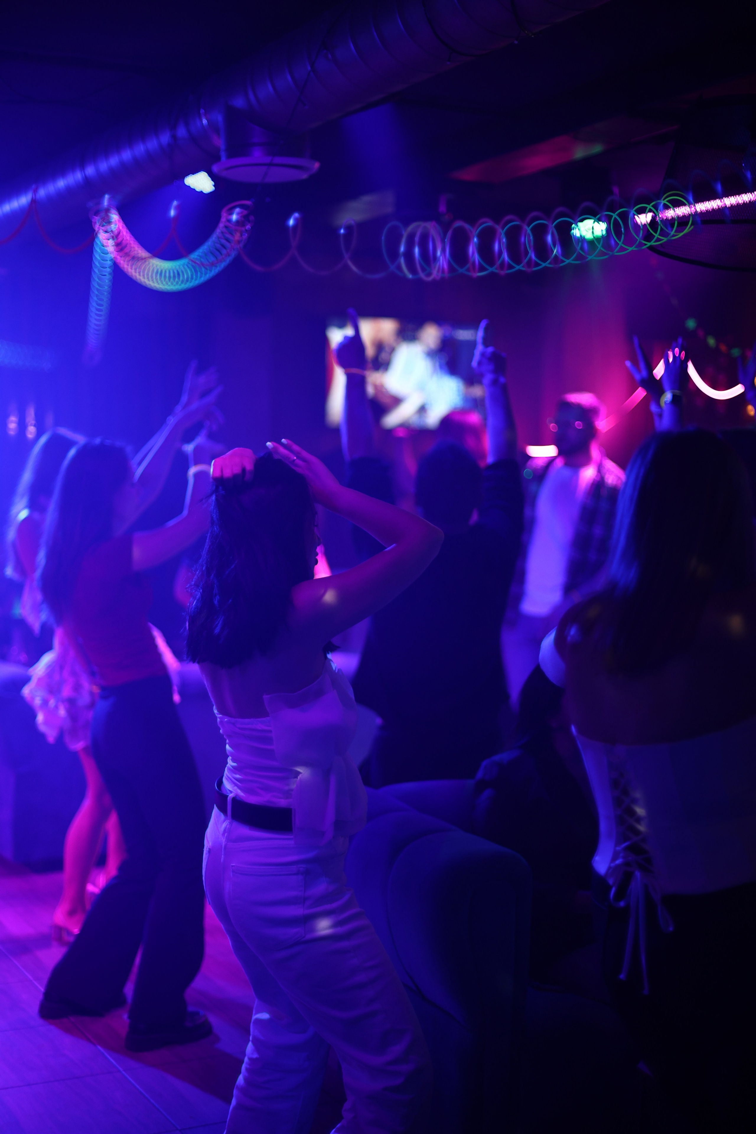 Neon Party 01.08.25. Мята Спортивная — Кальянная, караоке, бар в Минске