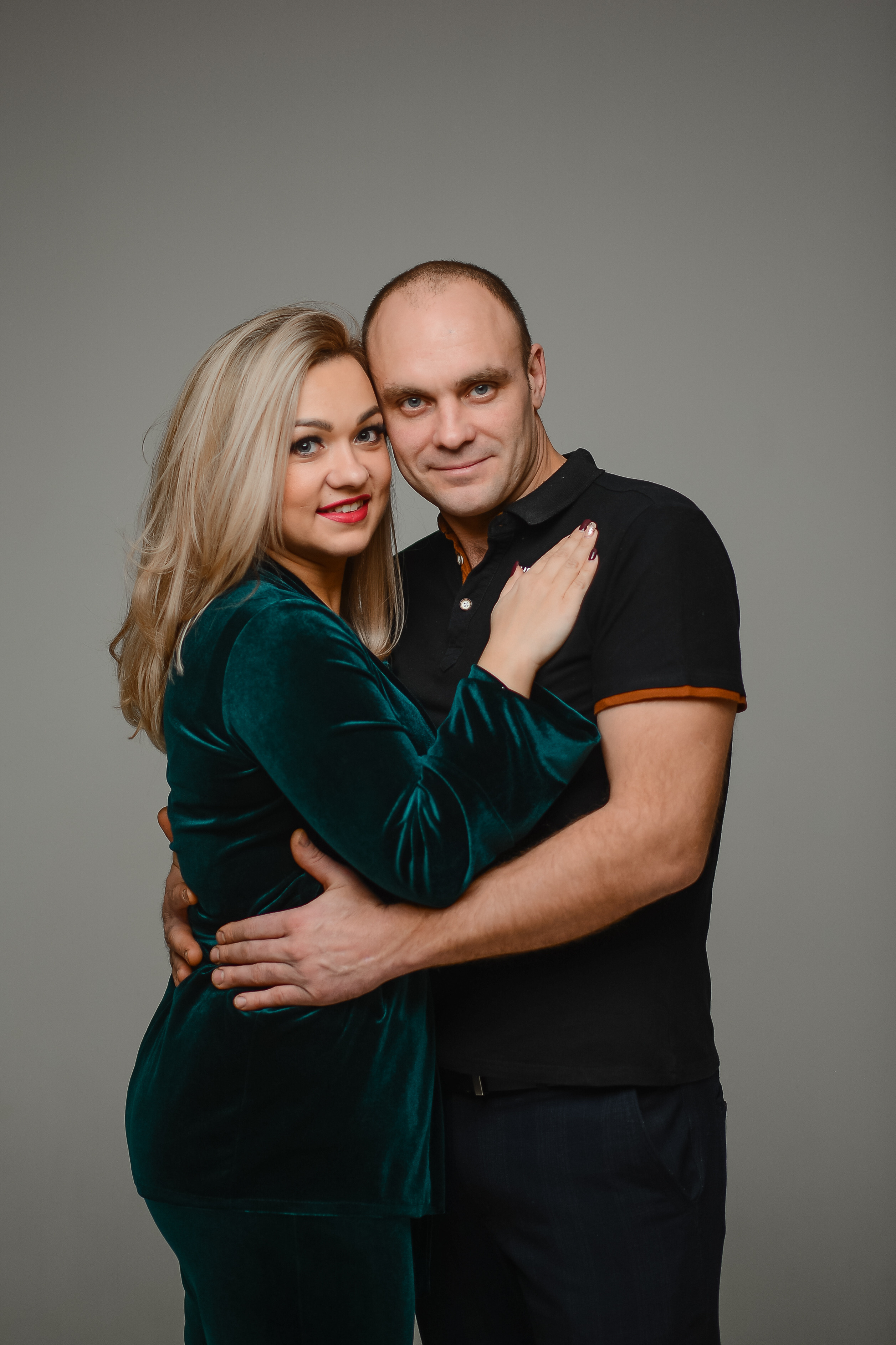 Дружный коллектив в студии. Thephoto-russia.ru