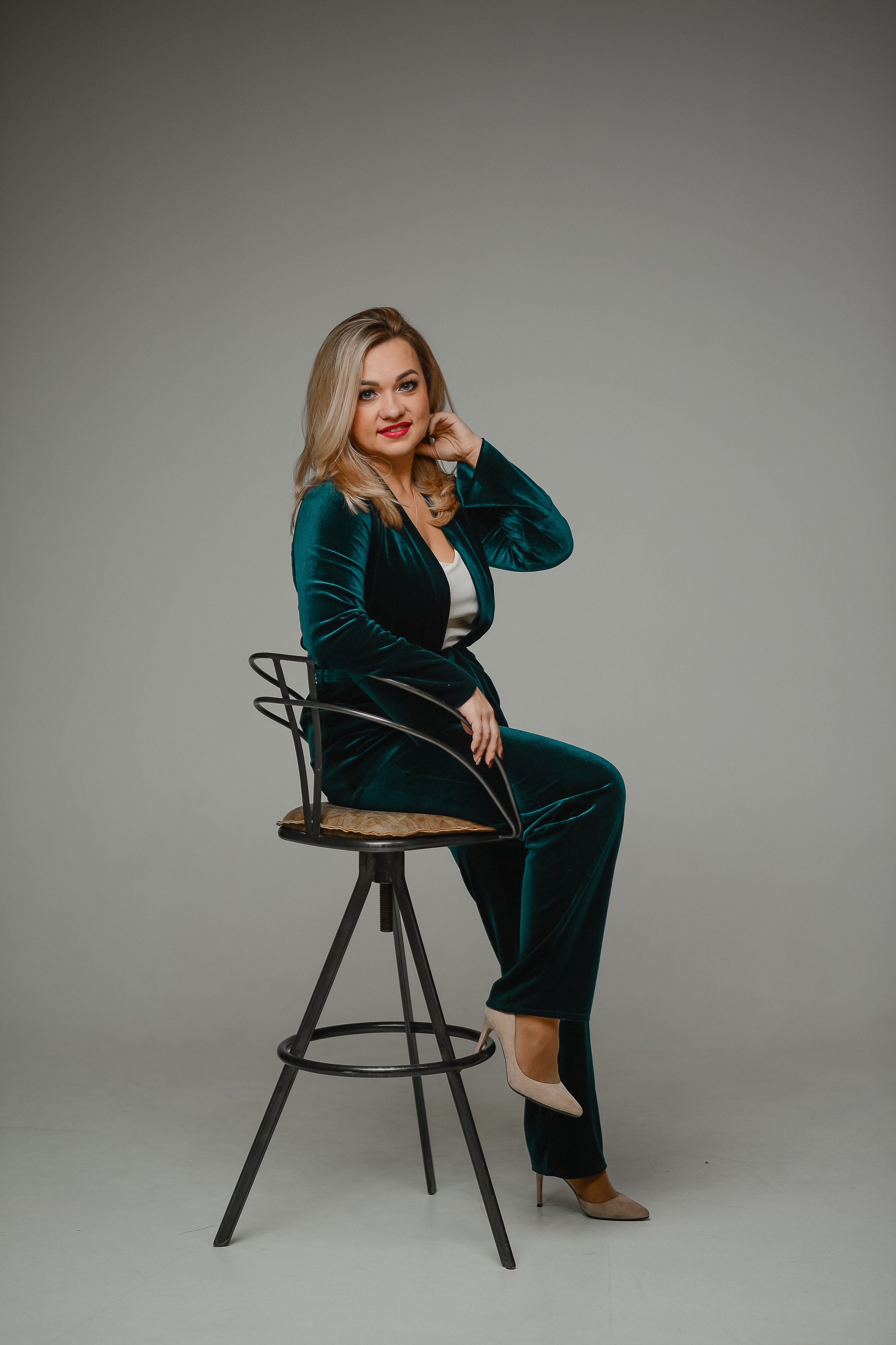 Дружный коллектив в студии. Thephoto-russia.ru