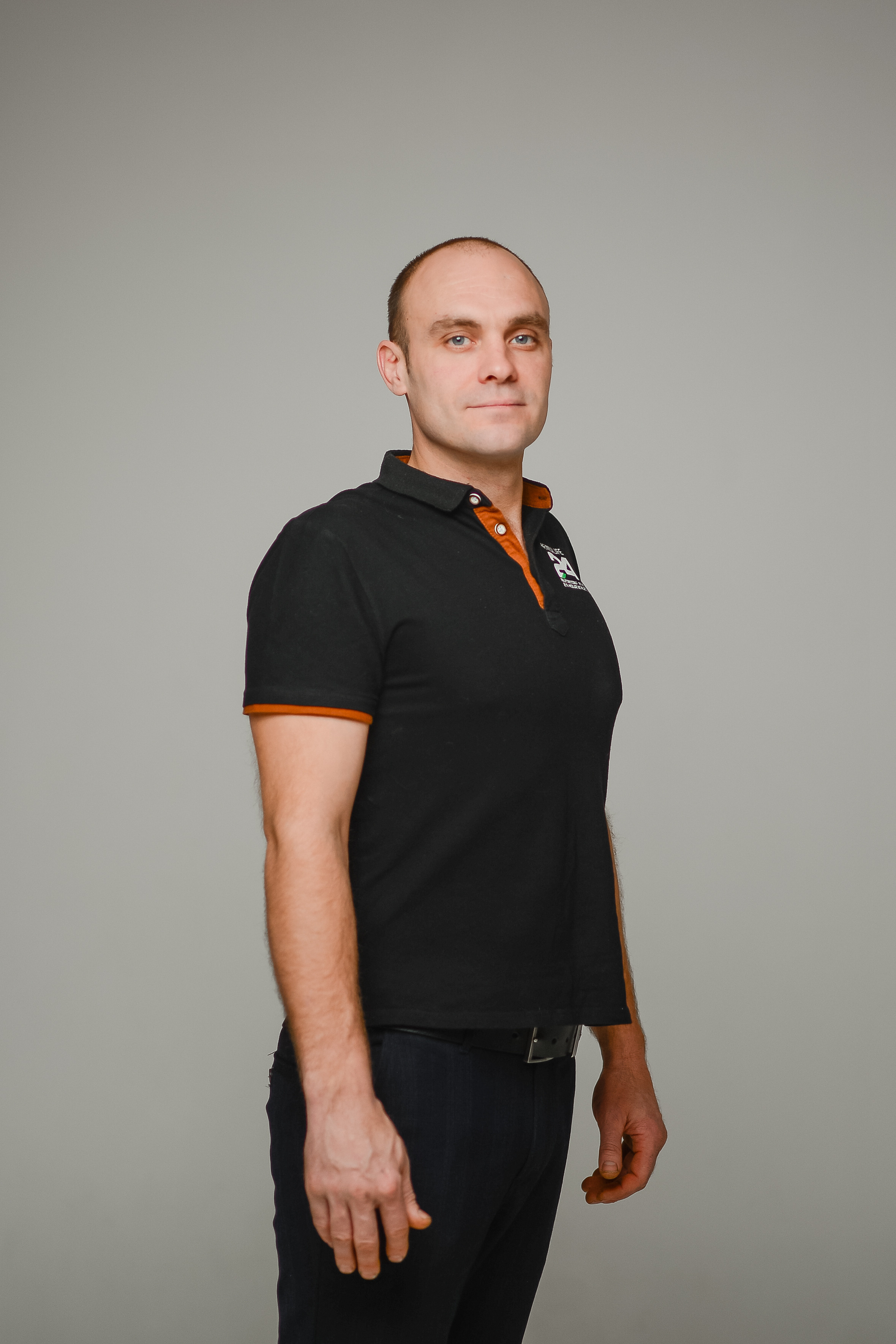 Дружный коллектив в студии. Thephoto-russia.ru