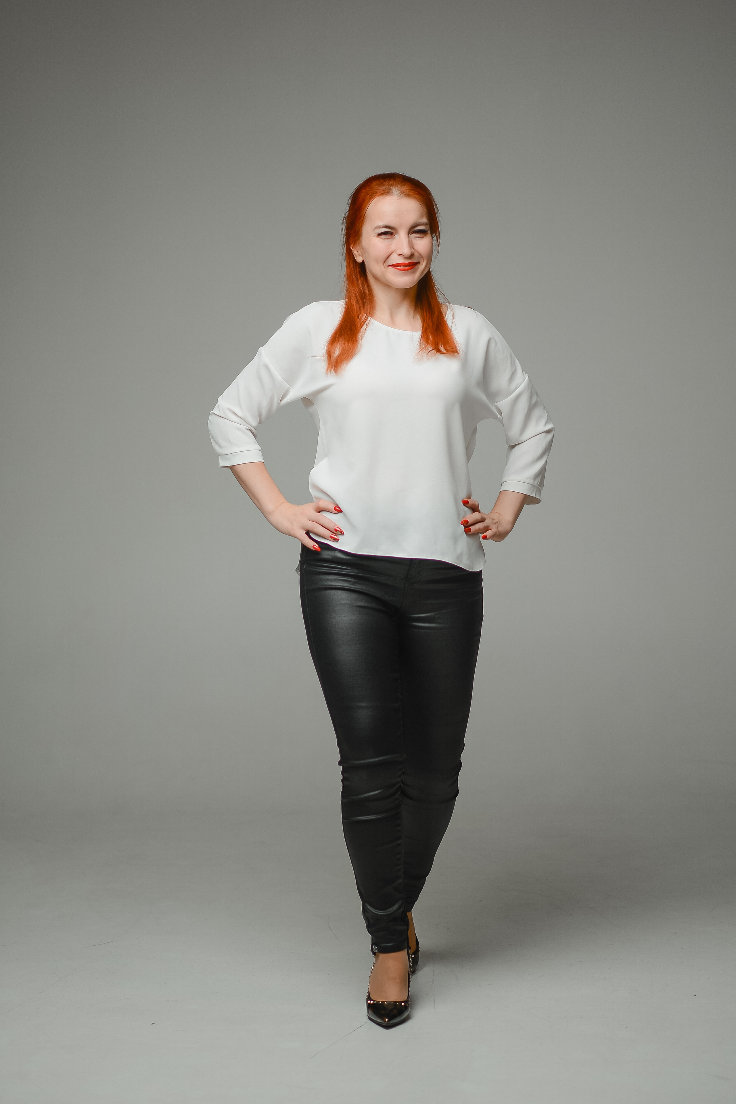 Дружный коллектив в студии. Thephoto-russia.ru