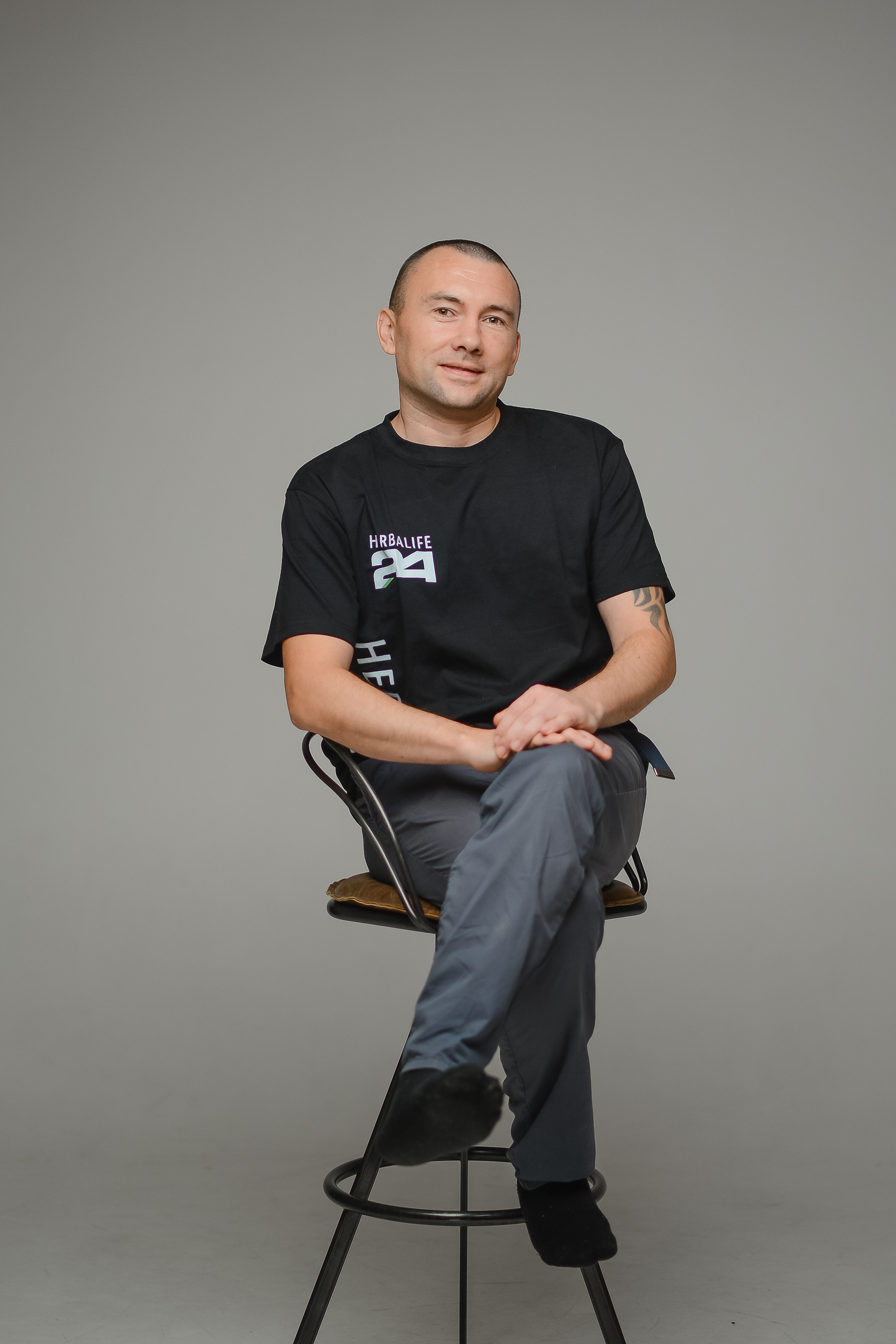 Дружный коллектив в студии. Thephoto-russia.ru