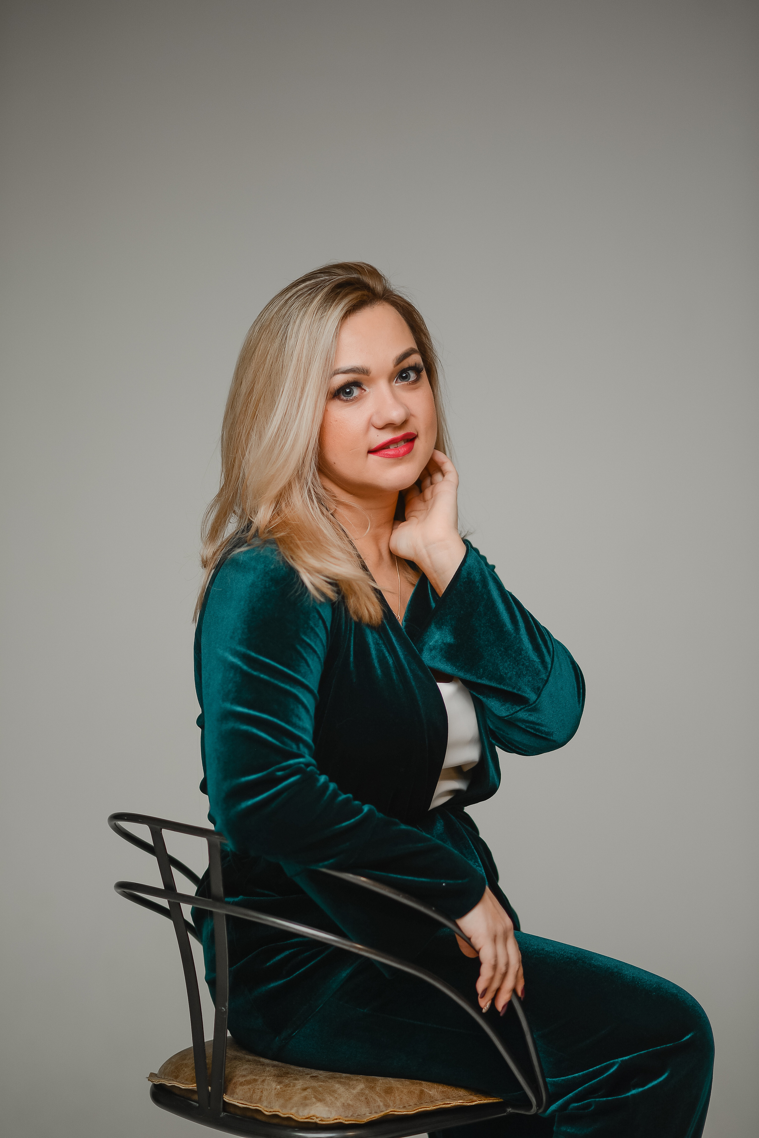 Дружный коллектив в студии. Thephoto-russia.ru