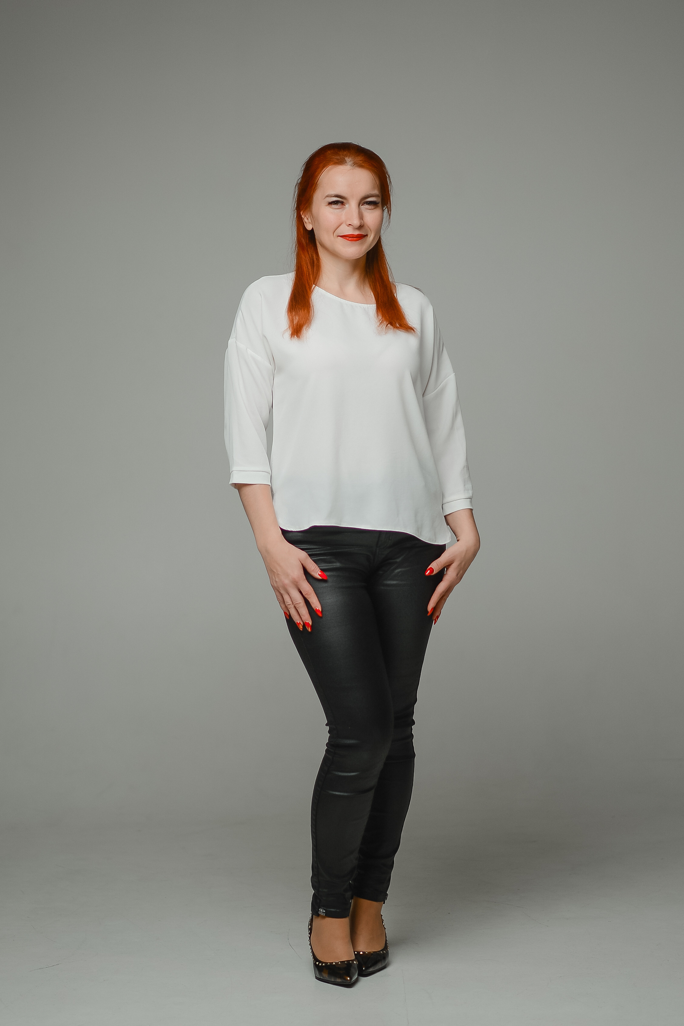 Дружный коллектив в студии. Thephoto-russia.ru