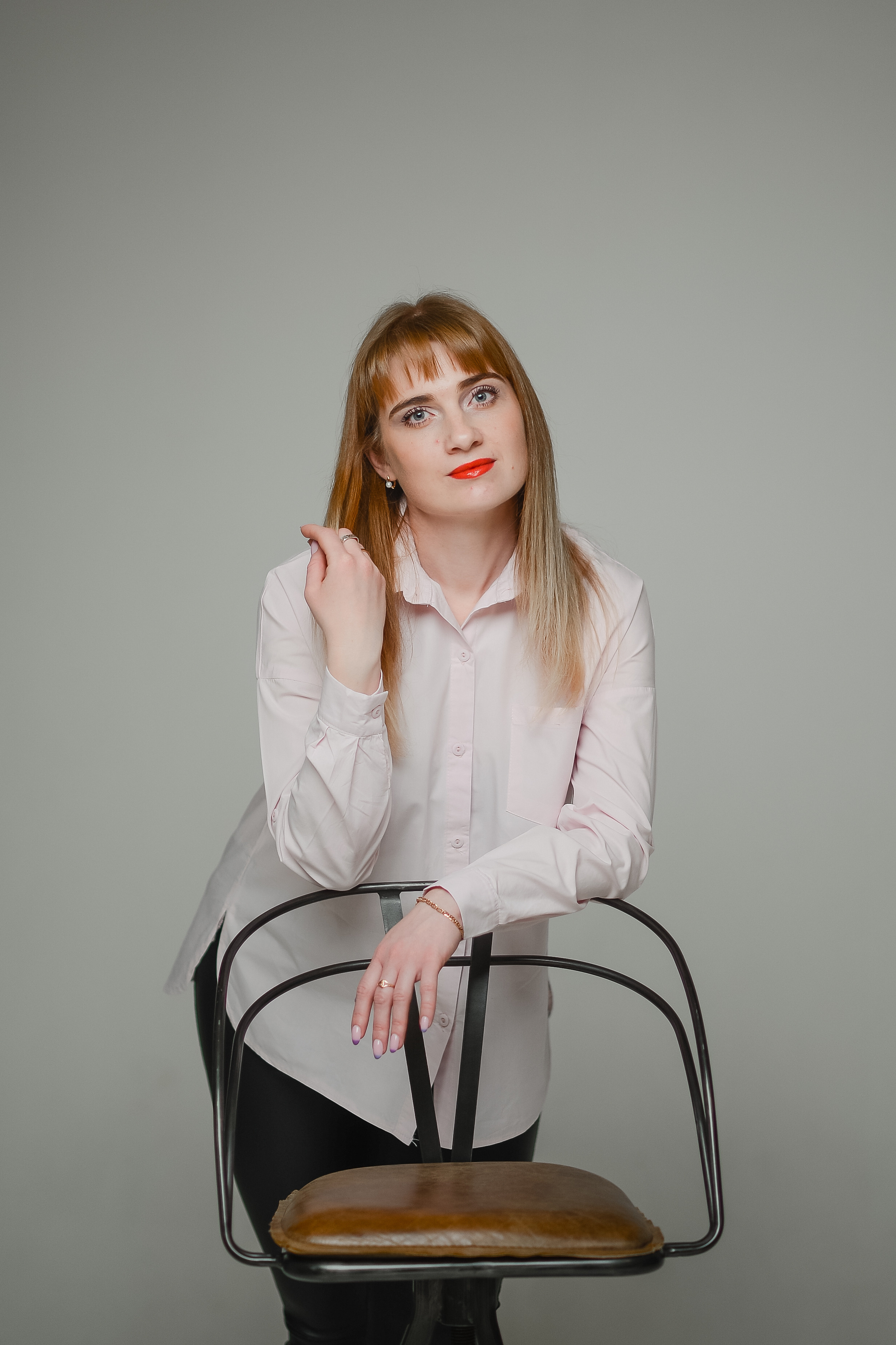 Дружный коллектив в студии. Thephoto-russia.ru