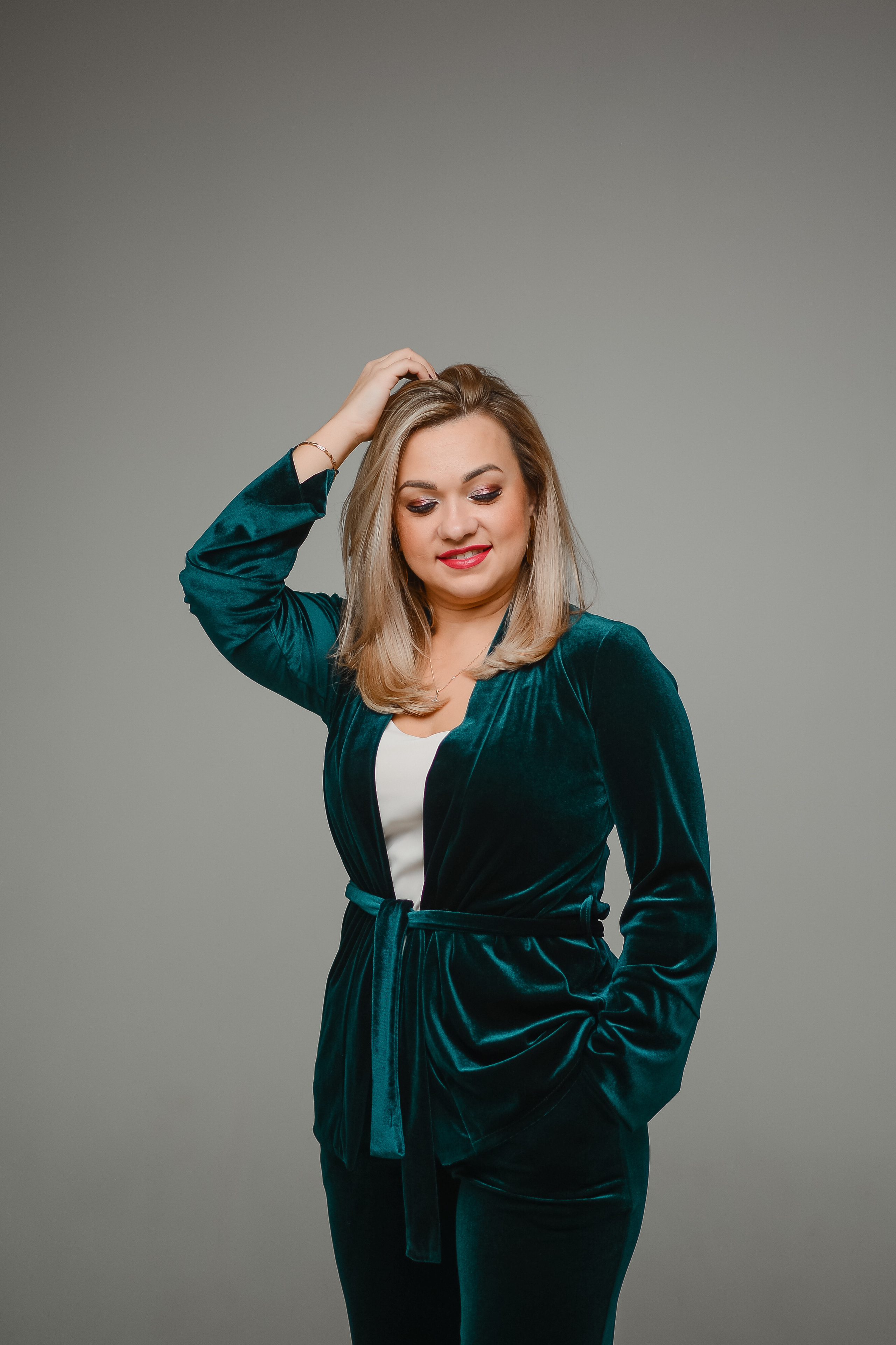 Дружный коллектив в студии. Thephoto-russia.ru