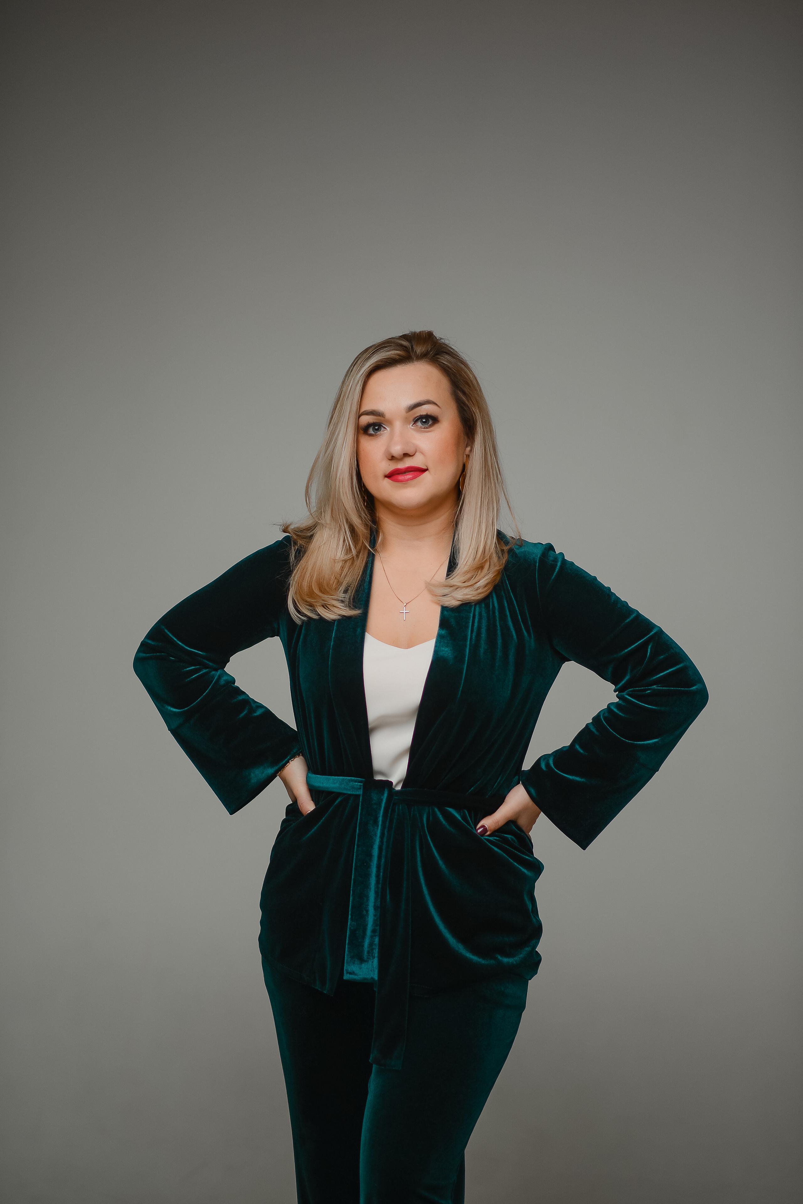 Дружный коллектив в студии. Thephoto-russia.ru