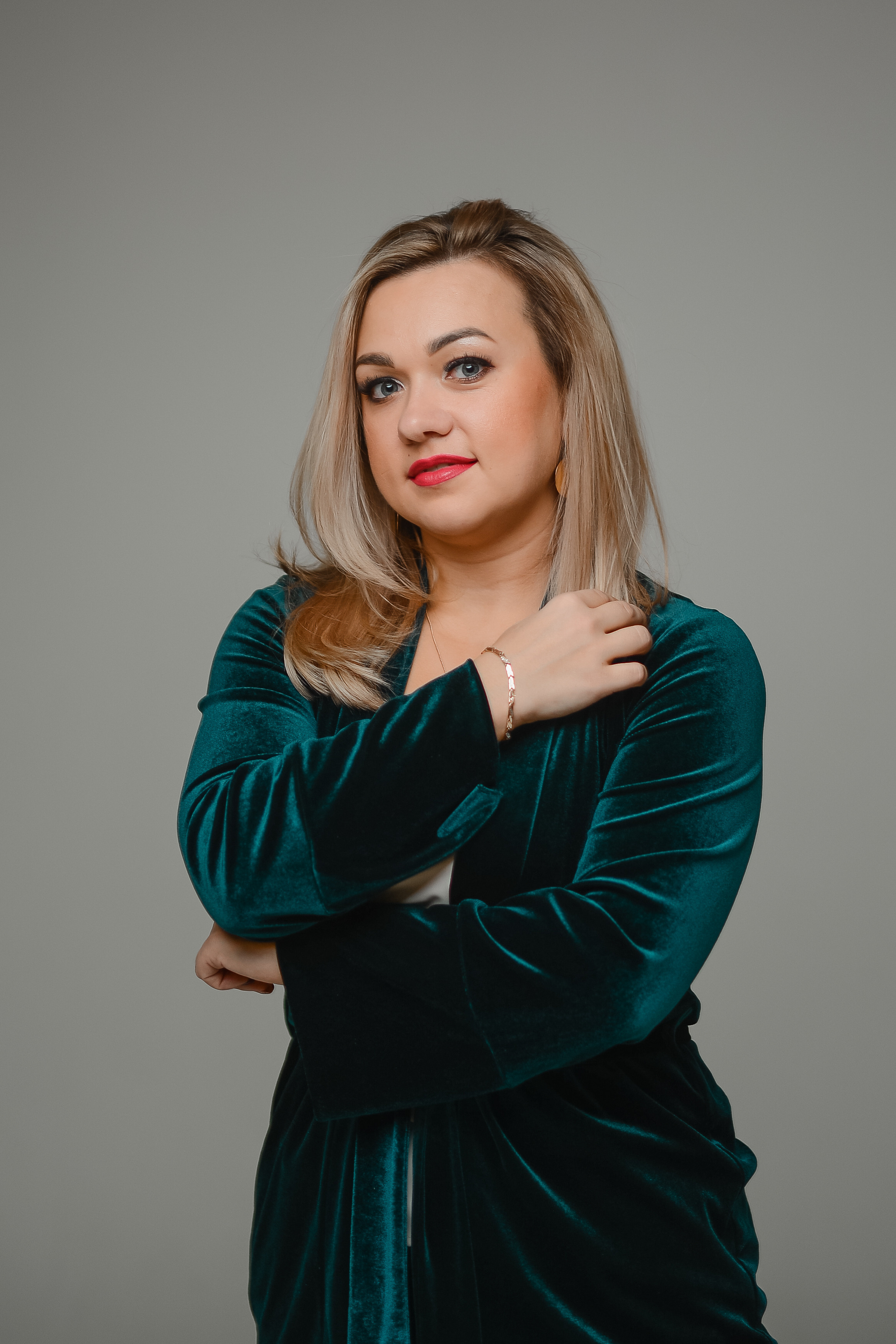 Дружный коллектив в студии. Thephoto-russia.ru