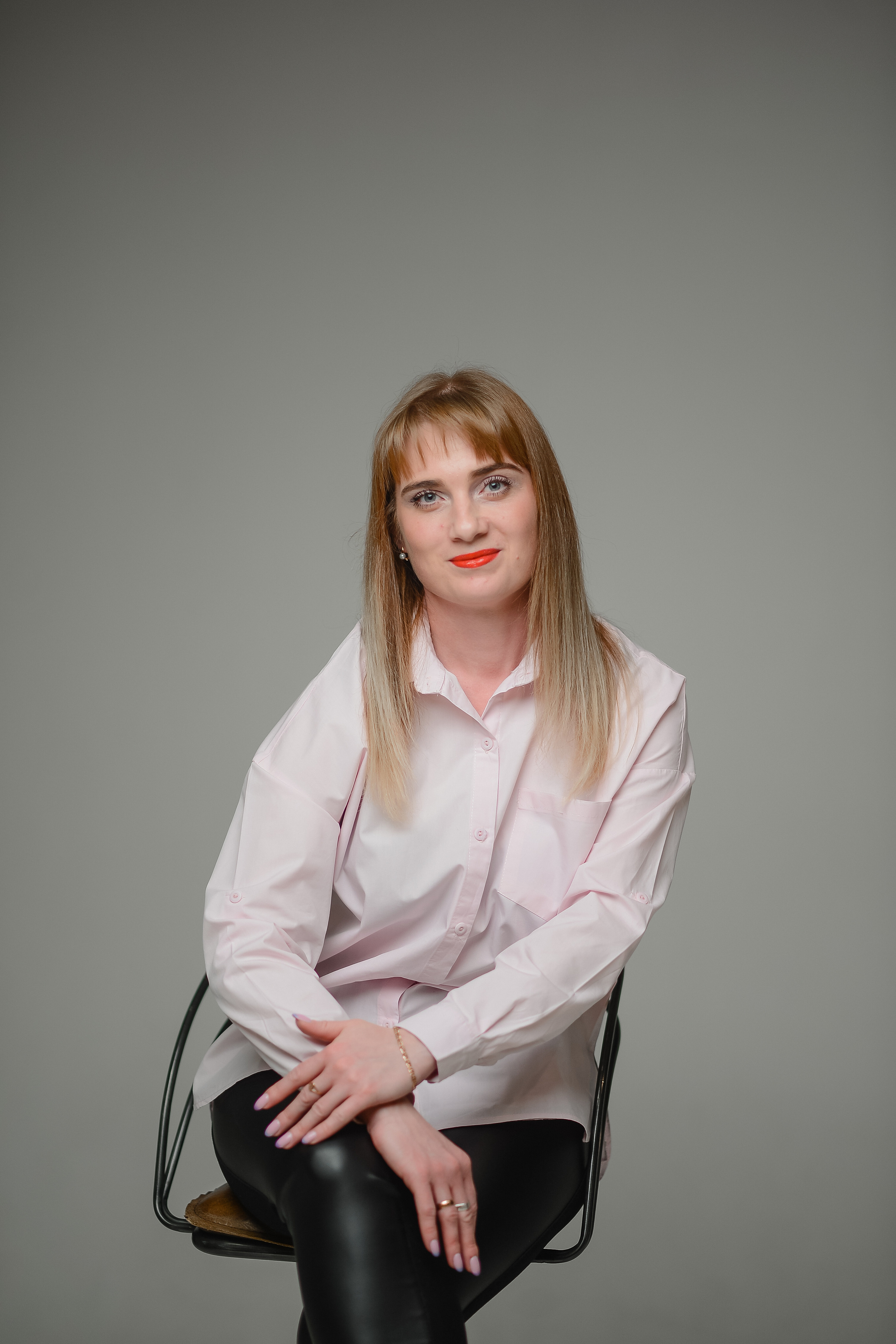 Дружный коллектив в студии. Thephoto-russia.ru