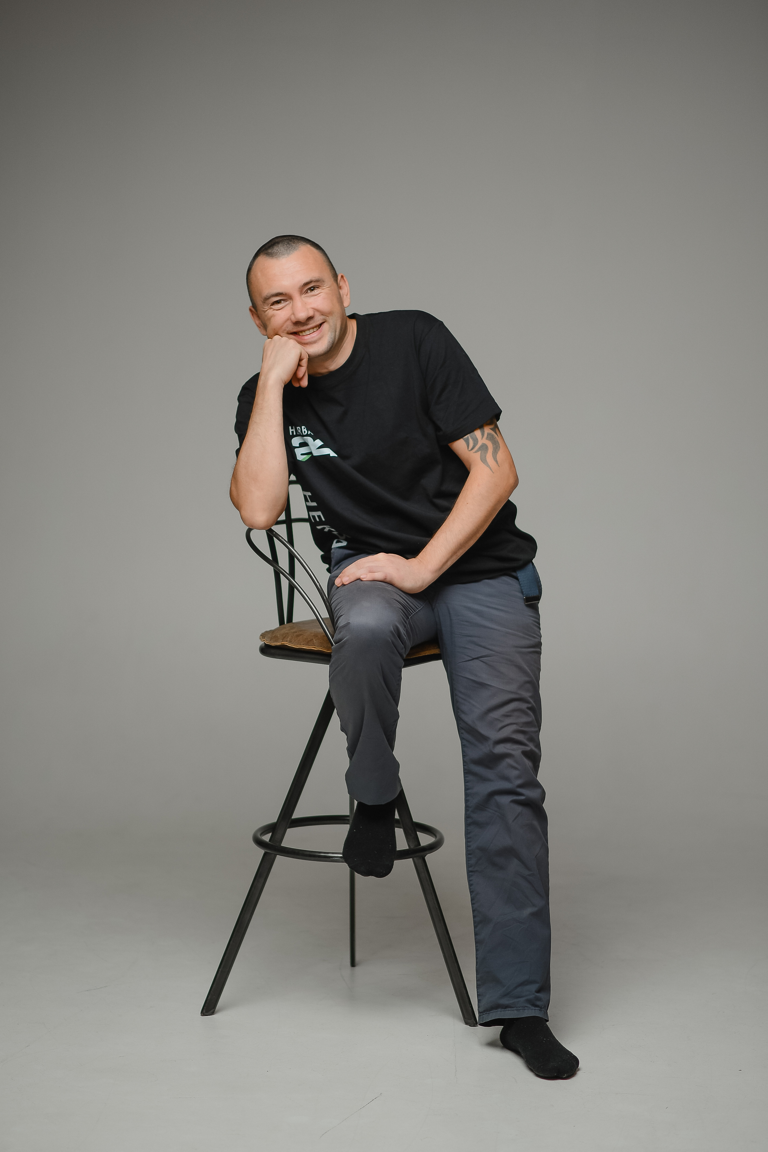 Дружный коллектив в студии. Thephoto-russia.ru