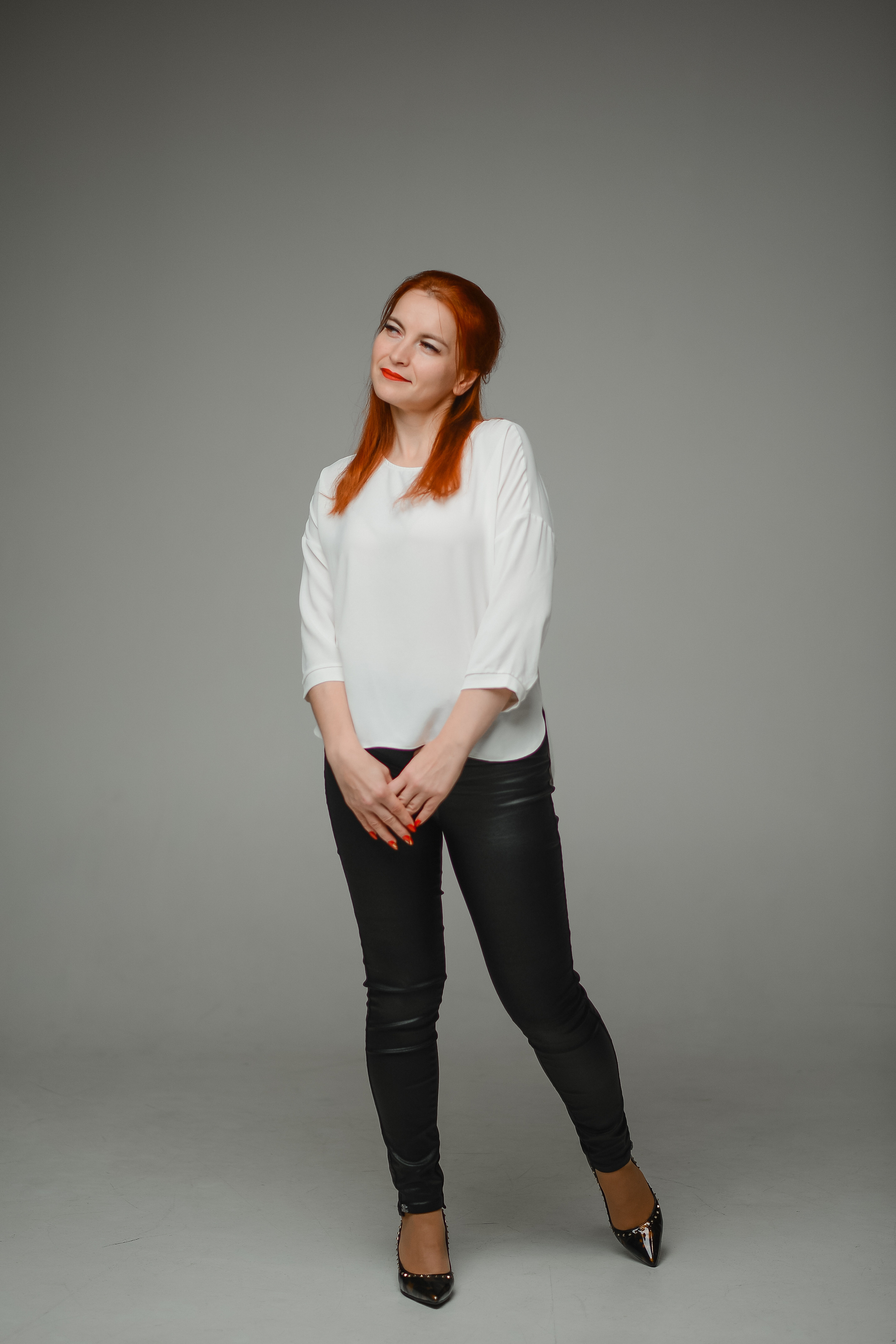 Дружный коллектив в студии. Thephoto-russia.ru