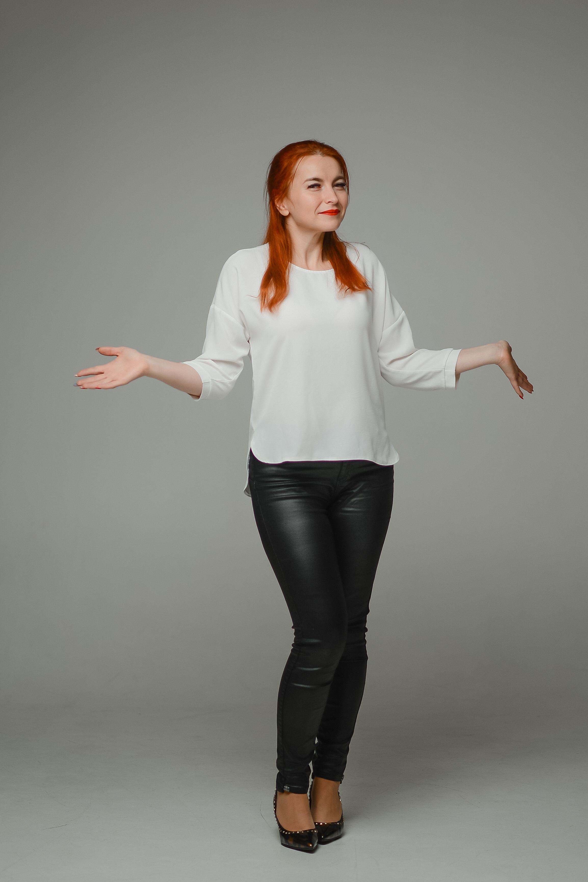 Дружный коллектив в студии. Thephoto-russia.ru