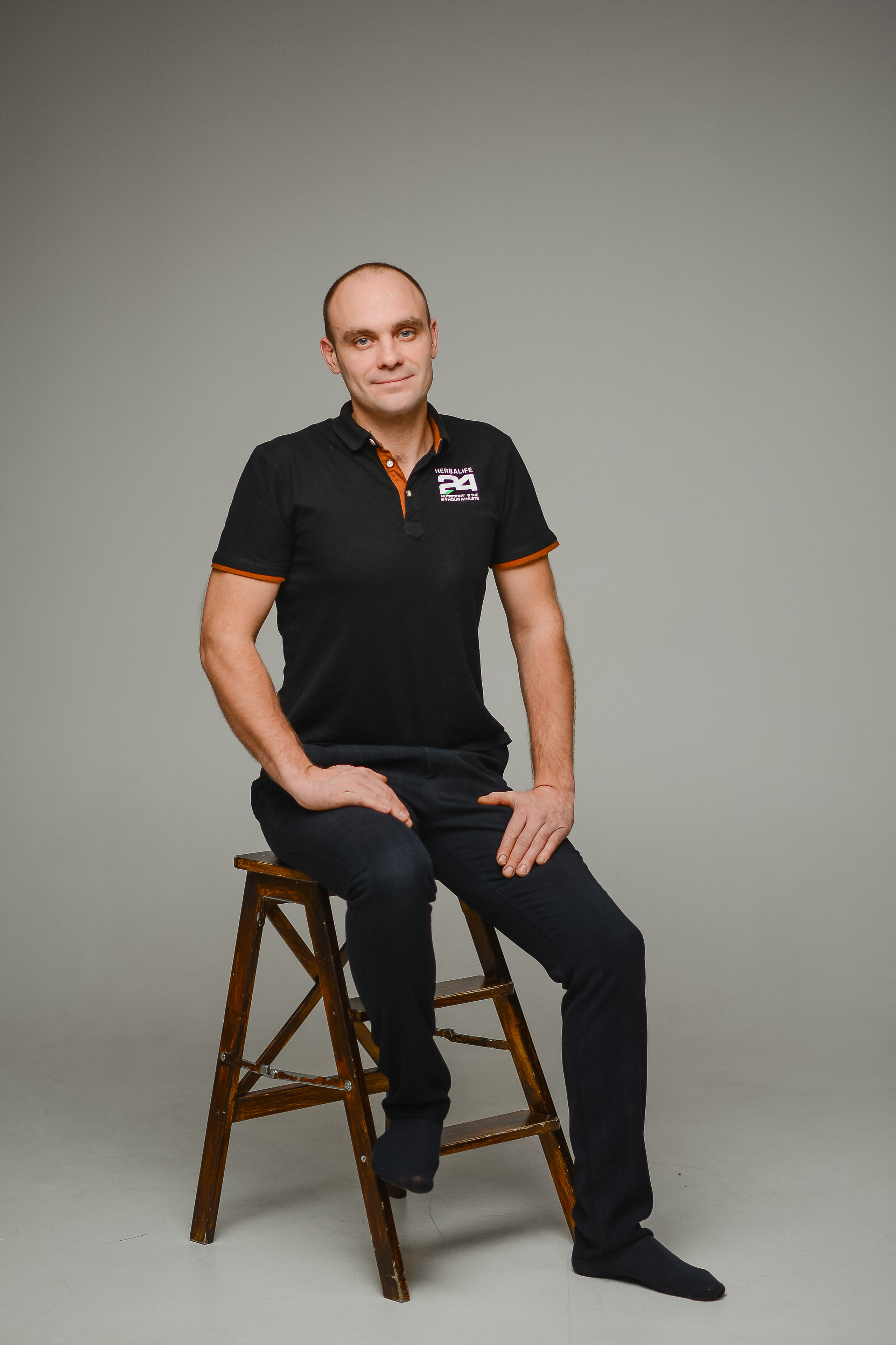 Дружный коллектив в студии. Thephoto-russia.ru