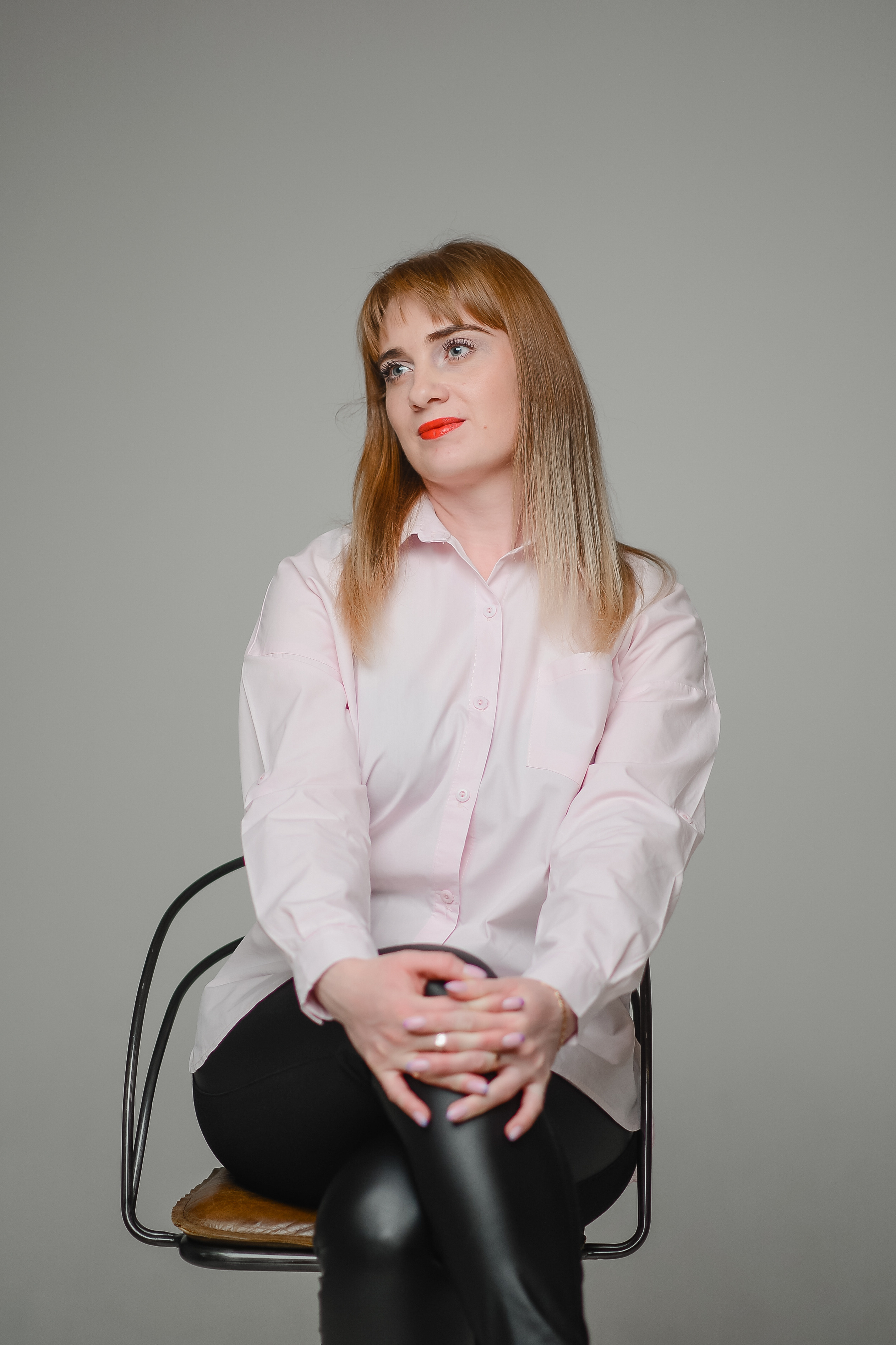 Дружный коллектив в студии. Thephoto-russia.ru