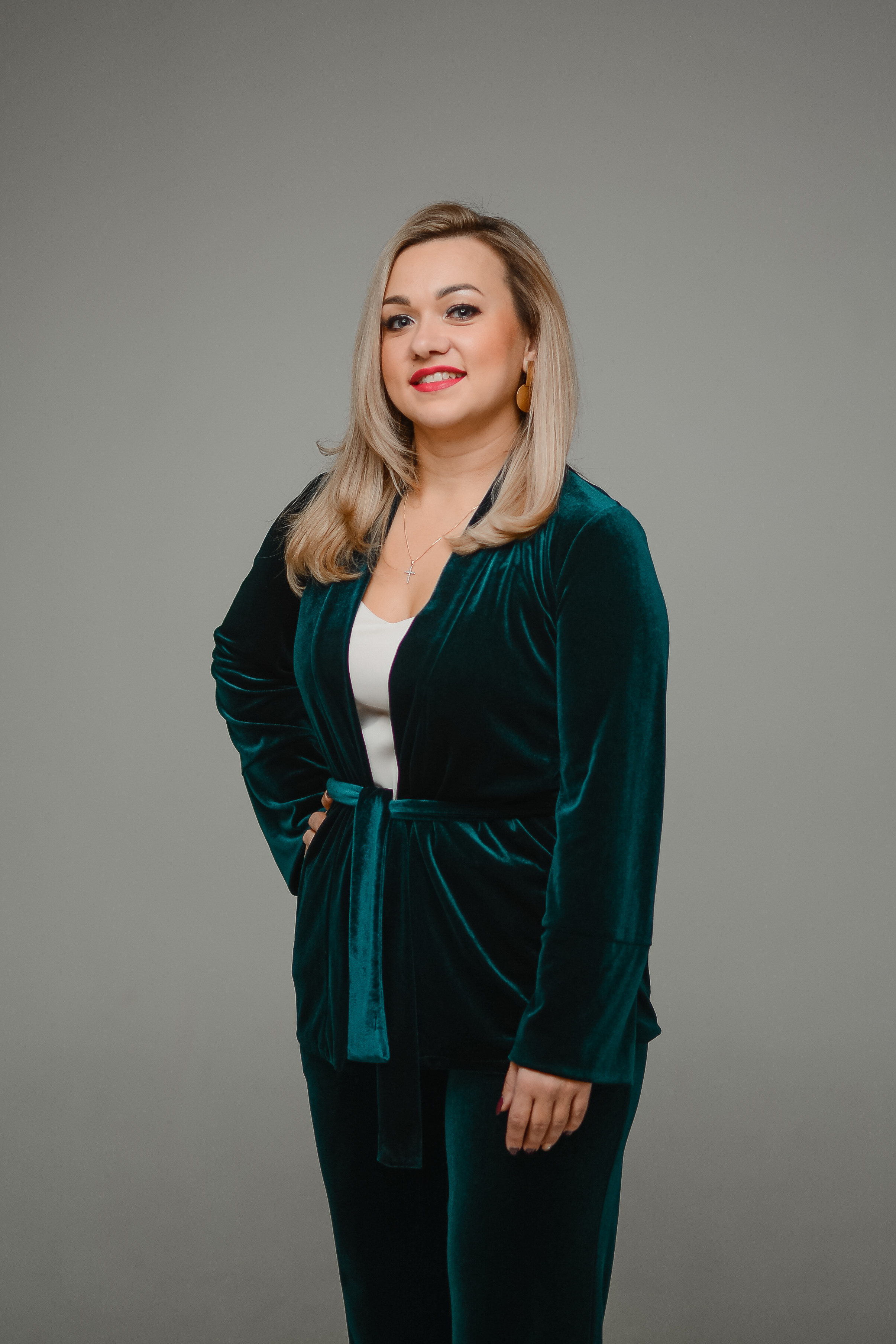 Дружный коллектив в студии. Thephoto-russia.ru