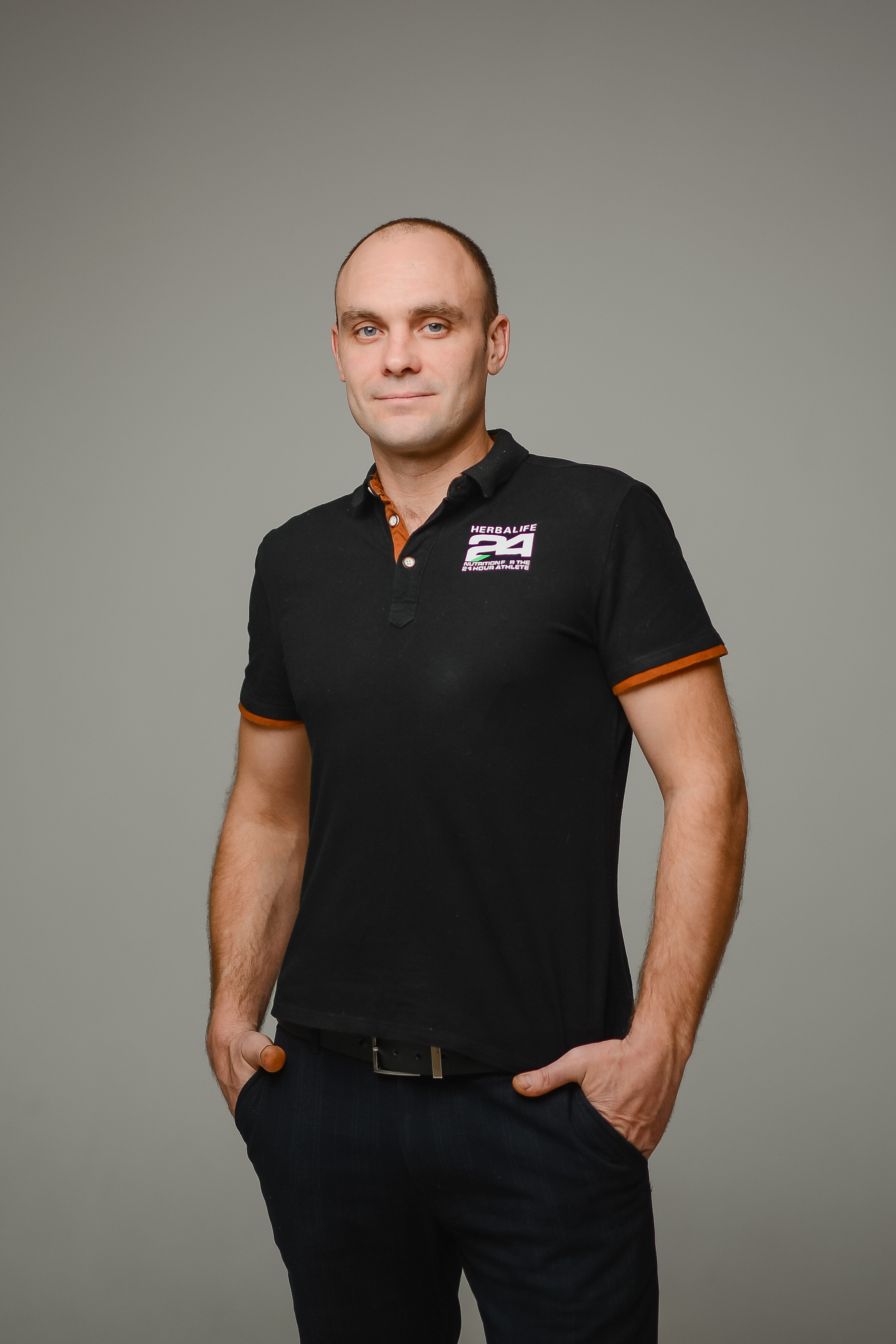 Дружный коллектив в студии. Thephoto-russia.ru