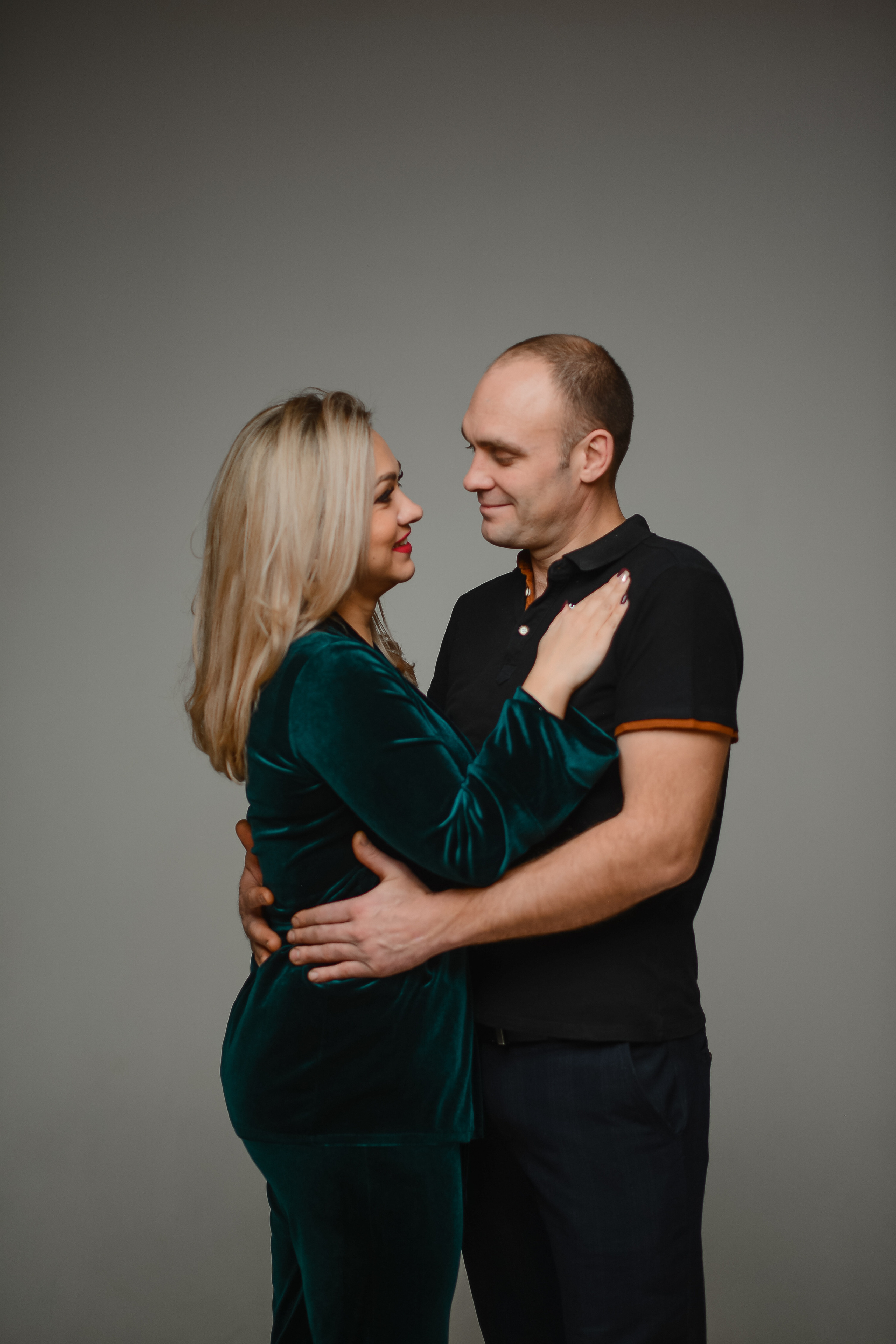 Дружный коллектив в студии. Thephoto-russia.ru