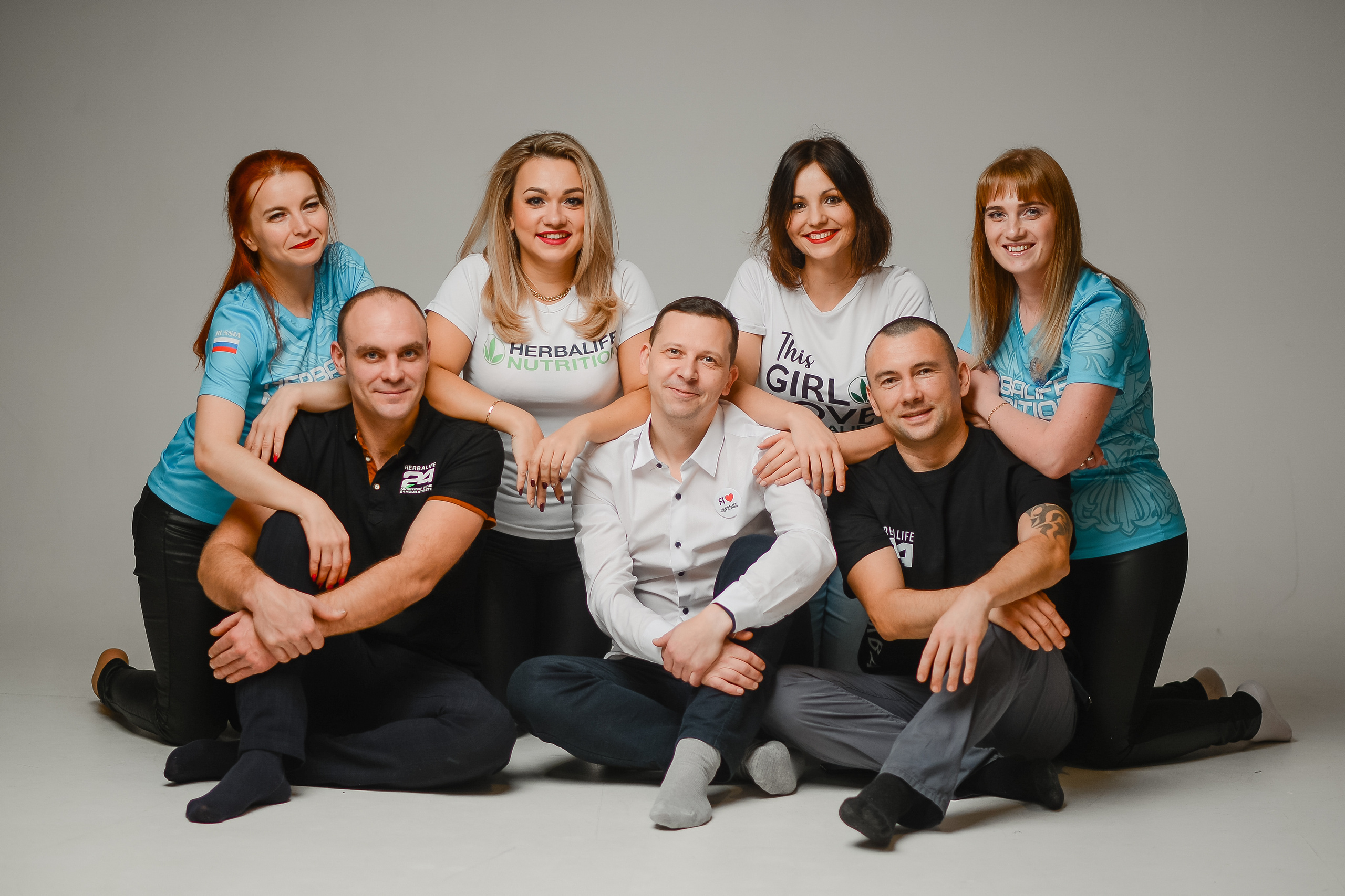 Дружный коллектив в студии. Thephoto-russia.ru