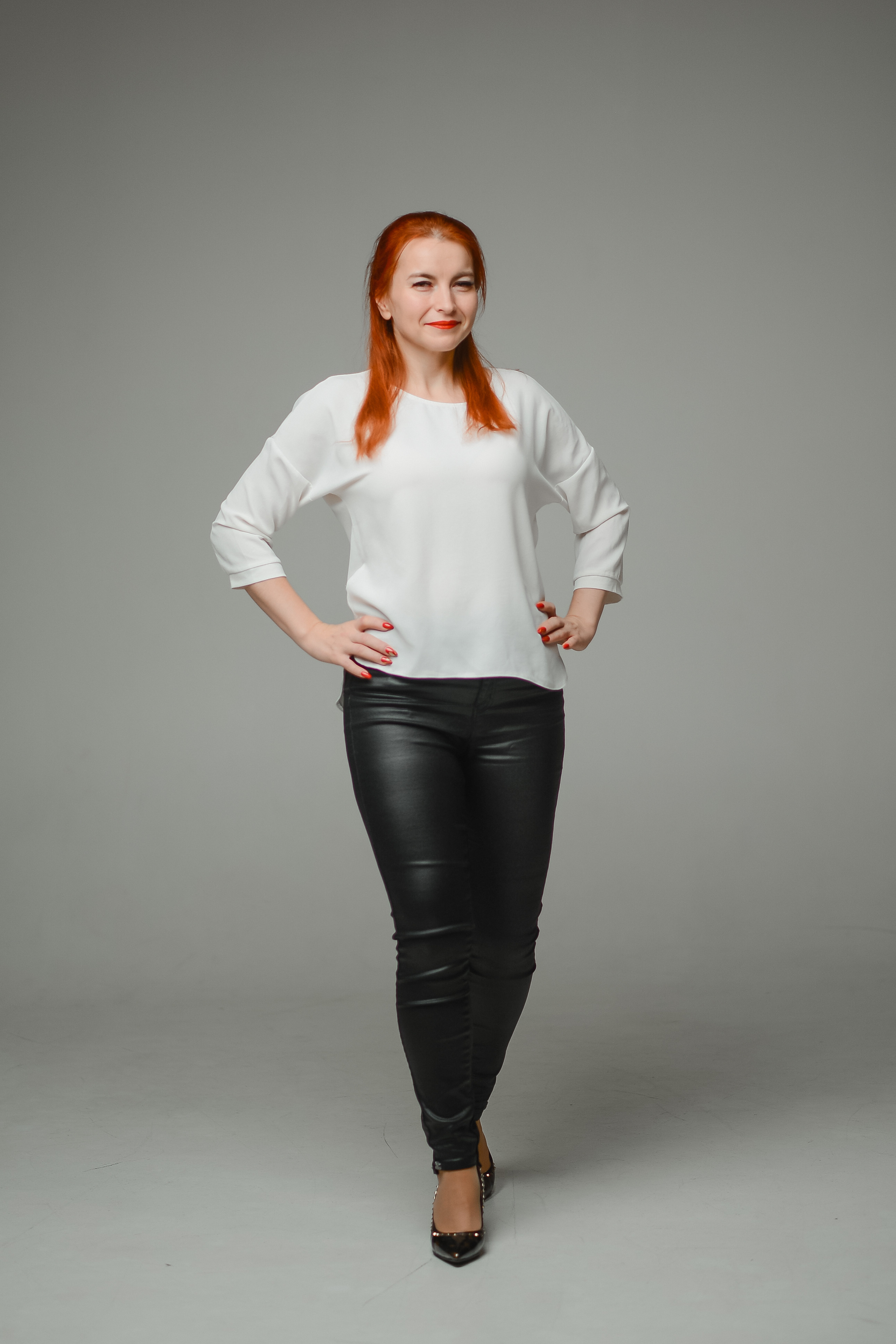 Дружный коллектив в студии. Thephoto-russia.ru