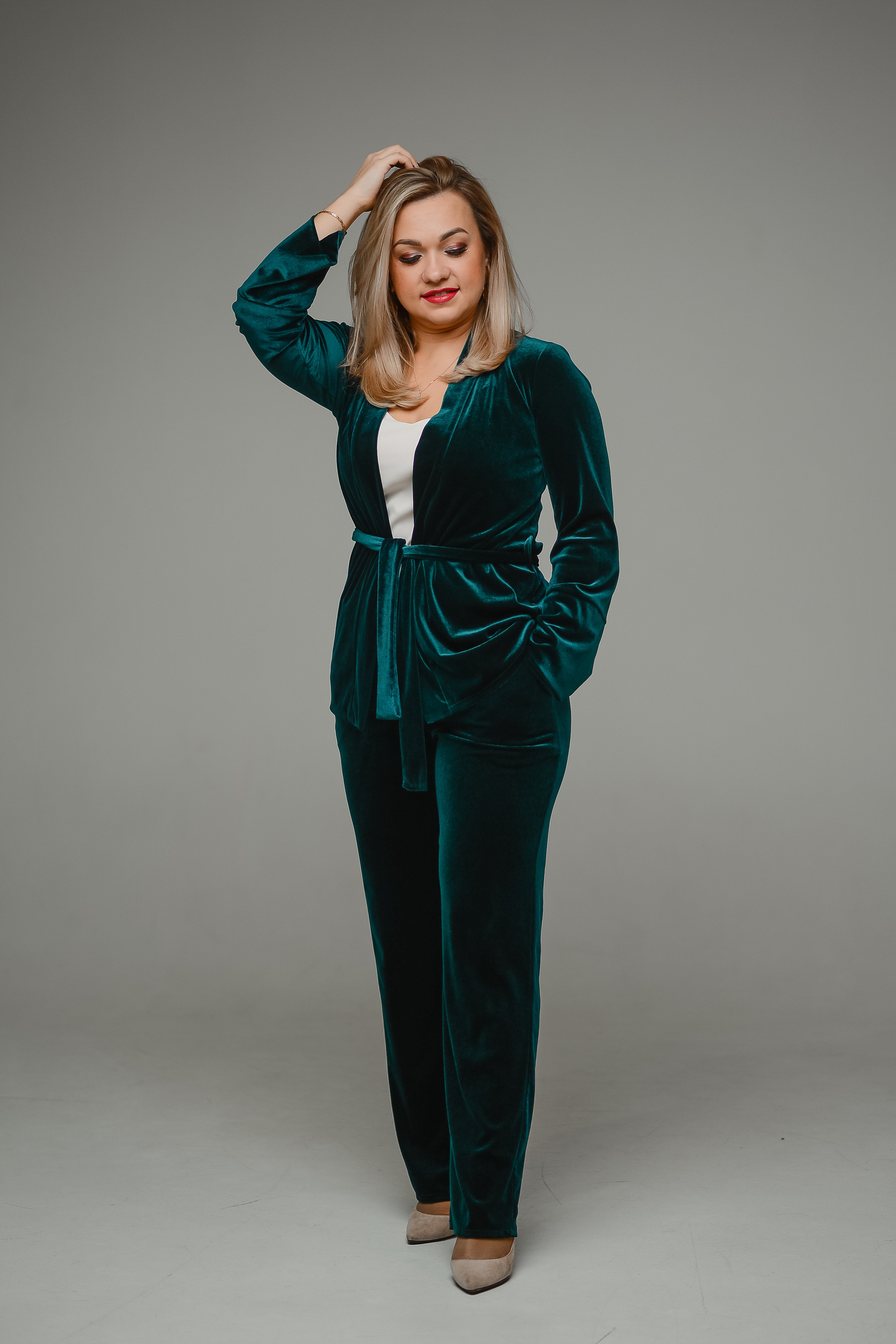 Дружный коллектив в студии. Thephoto-russia.ru