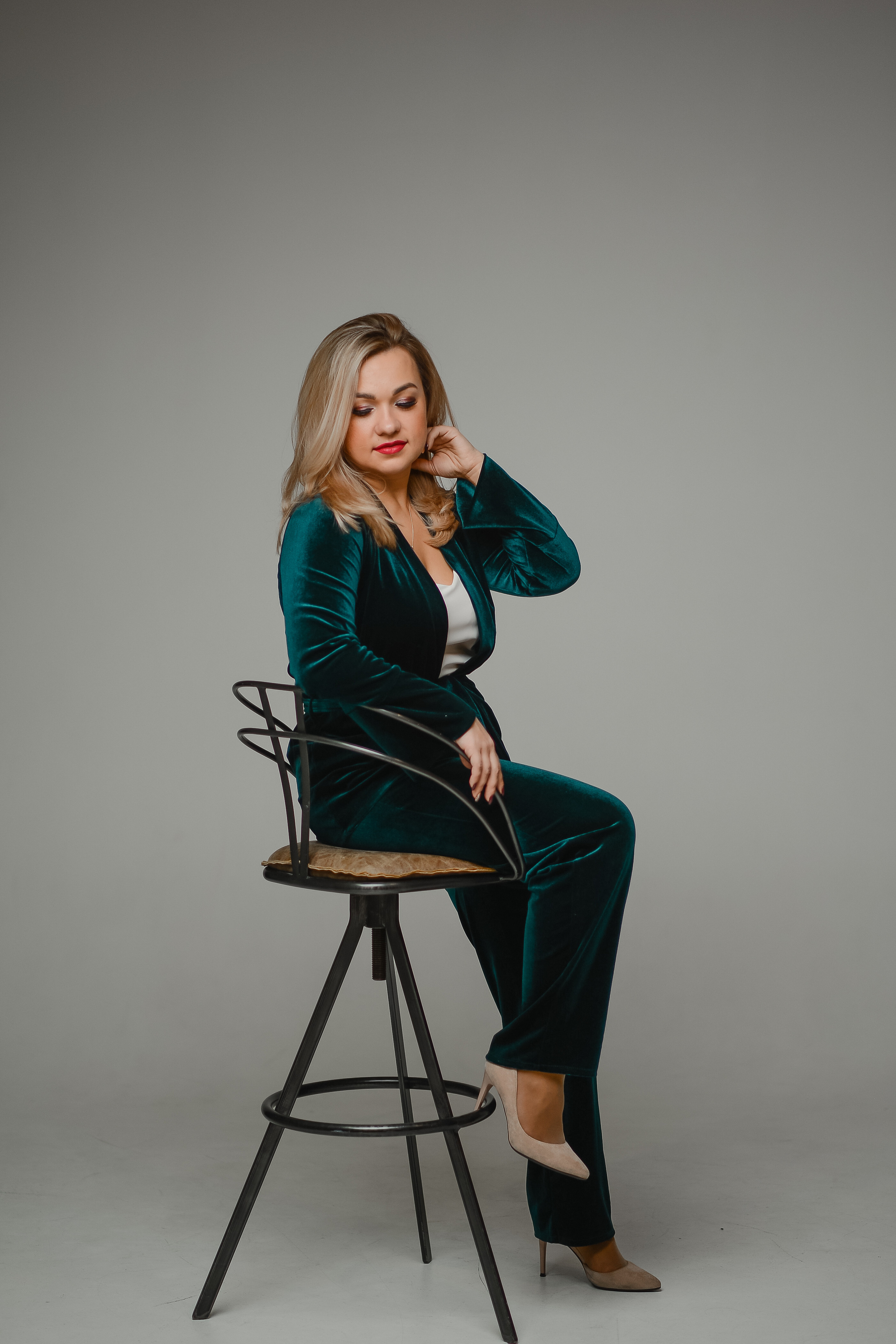 Дружный коллектив в студии. Thephoto-russia.ru