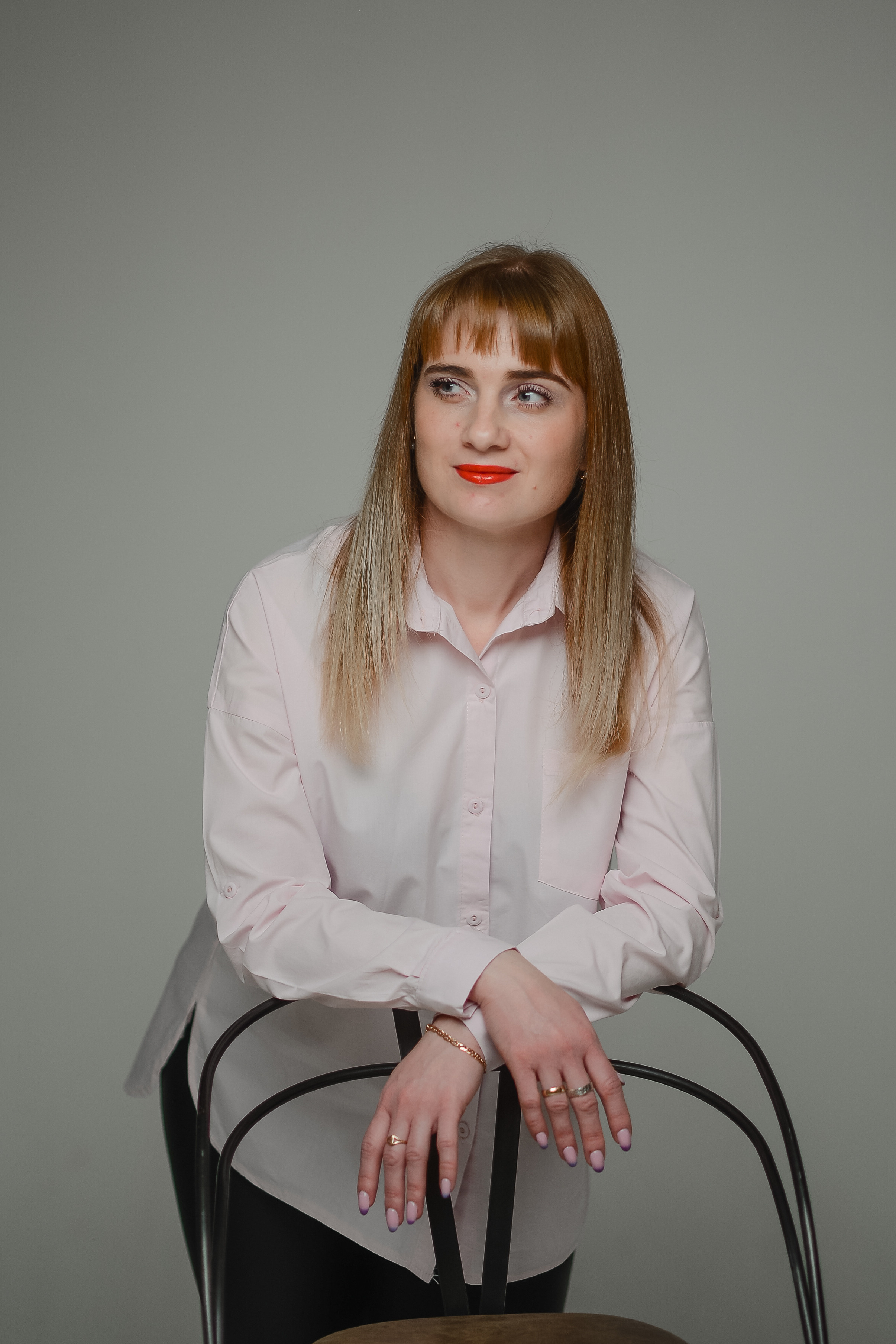 Дружный коллектив в студии. Thephoto-russia.ru