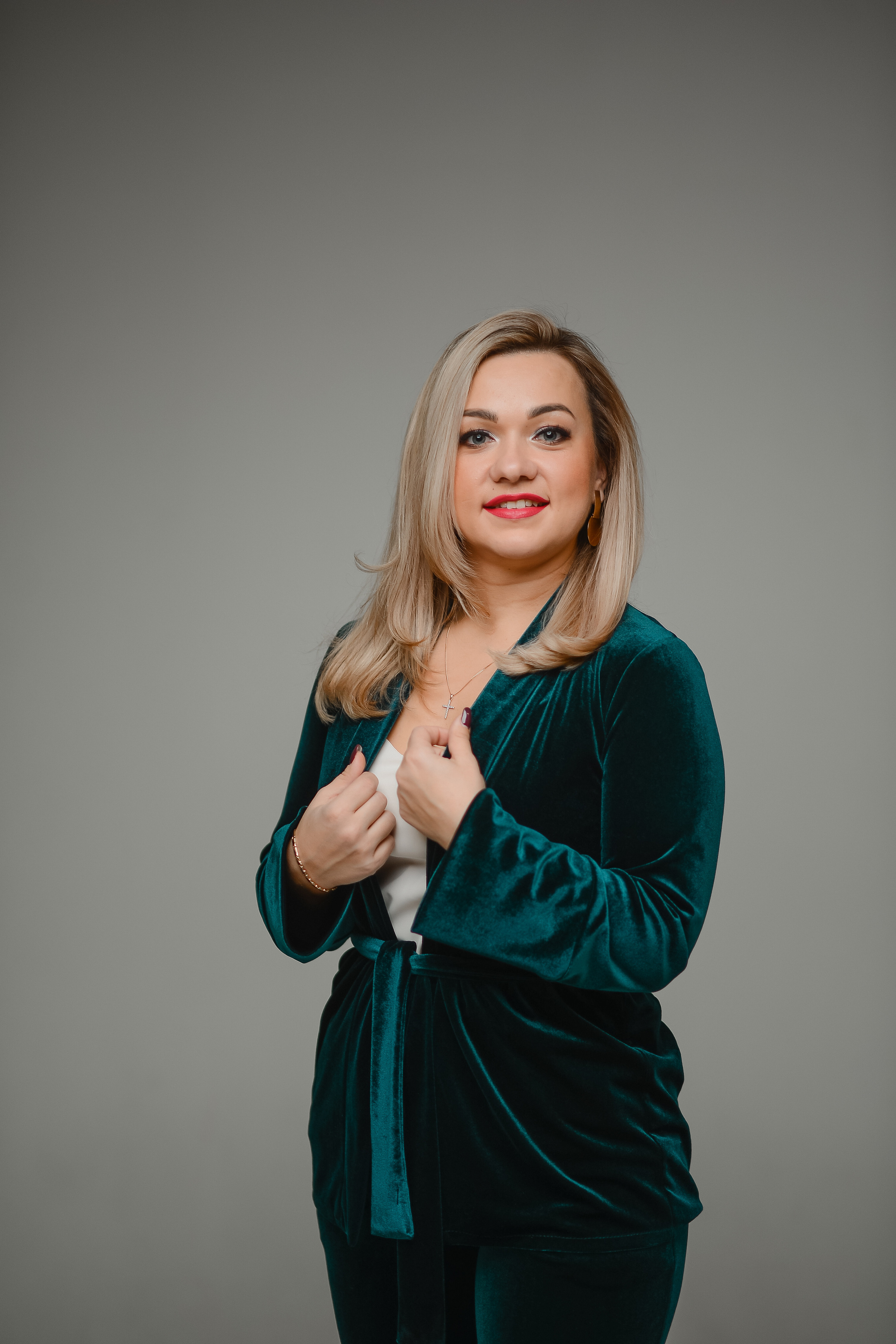 Дружный коллектив в студии. Thephoto-russia.ru