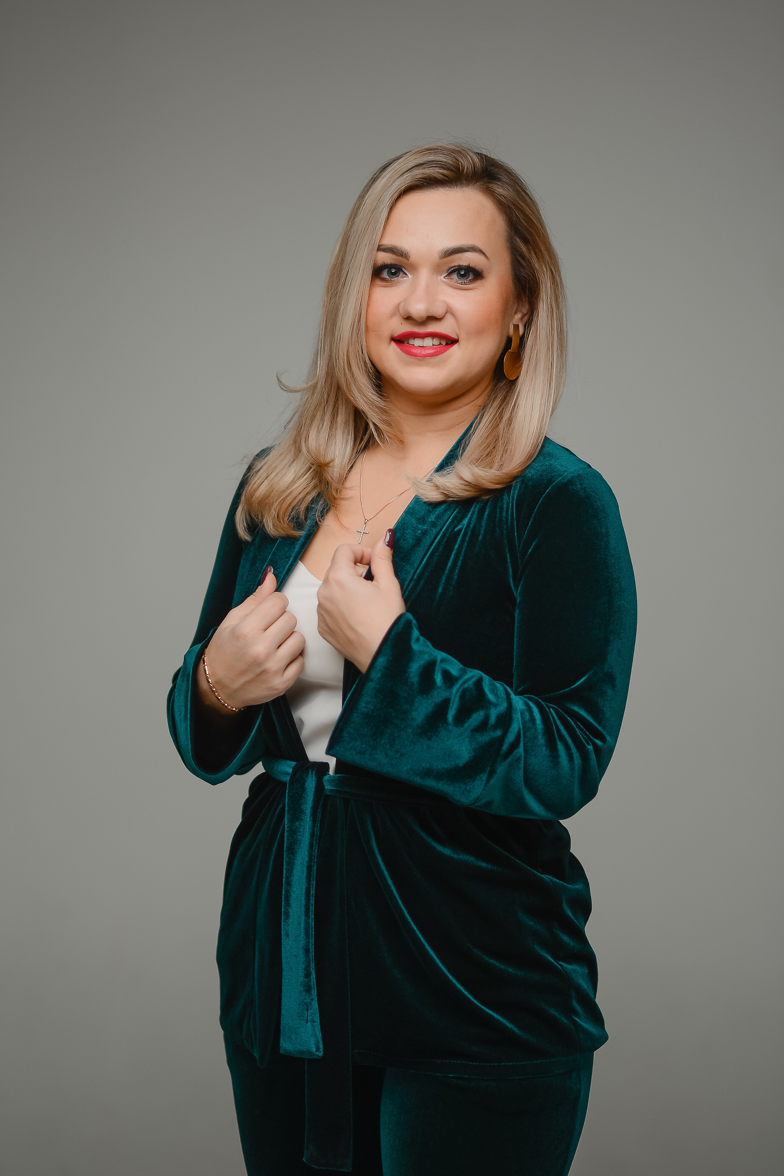 Дружный коллектив в студии. Thephoto-russia.ru